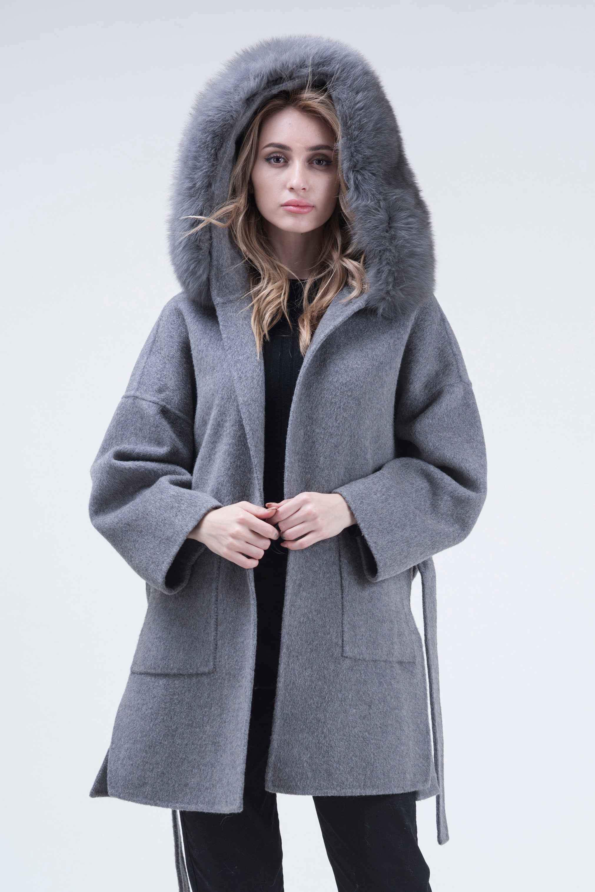 The Ultimate Guide to Cashmere Coats 2025: Luxury Winter Fashion Trends & Styling Tips