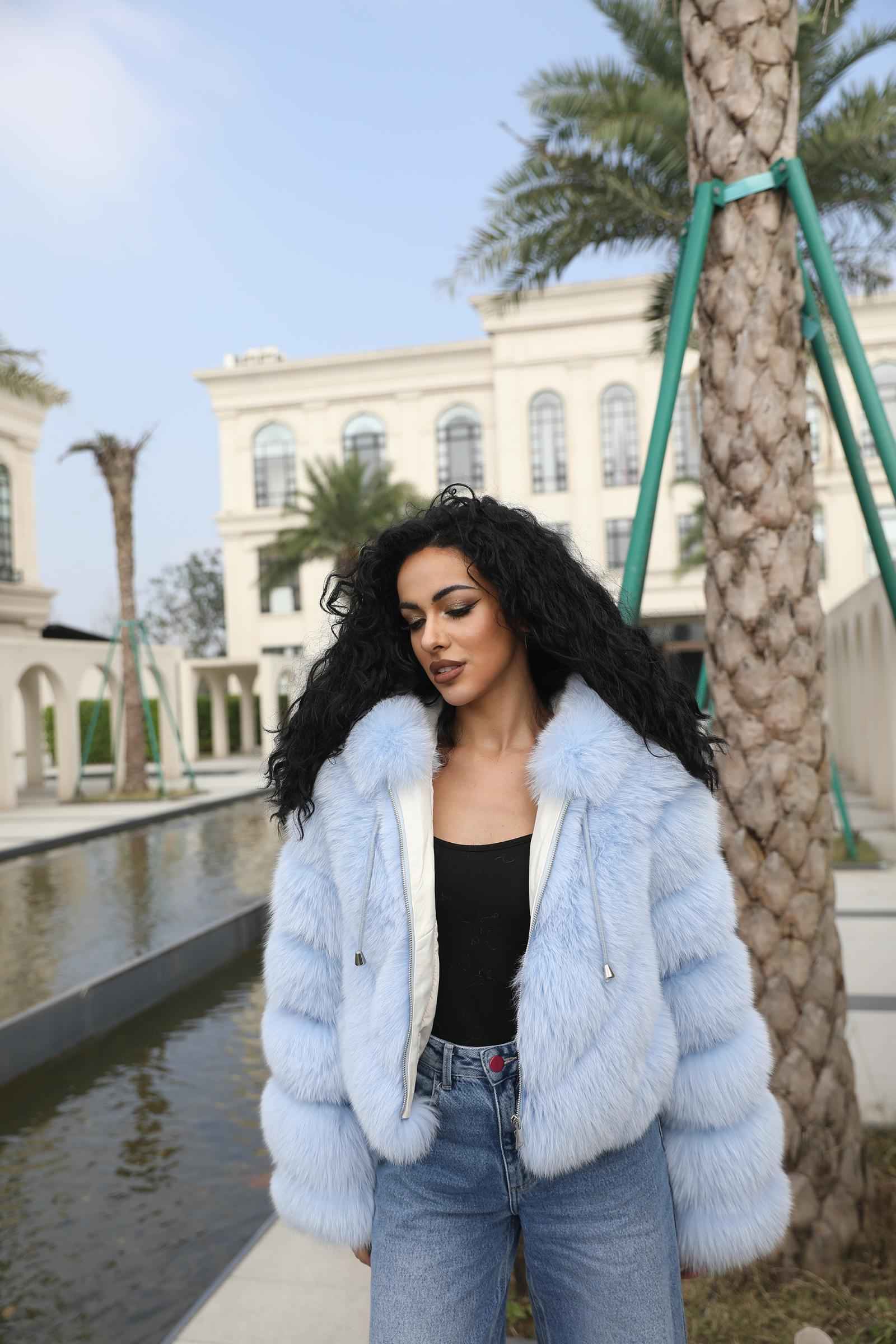 Luxurious Fox Fur Women's Hooded V-Pattern Zipper Jacket for Winter Fashion