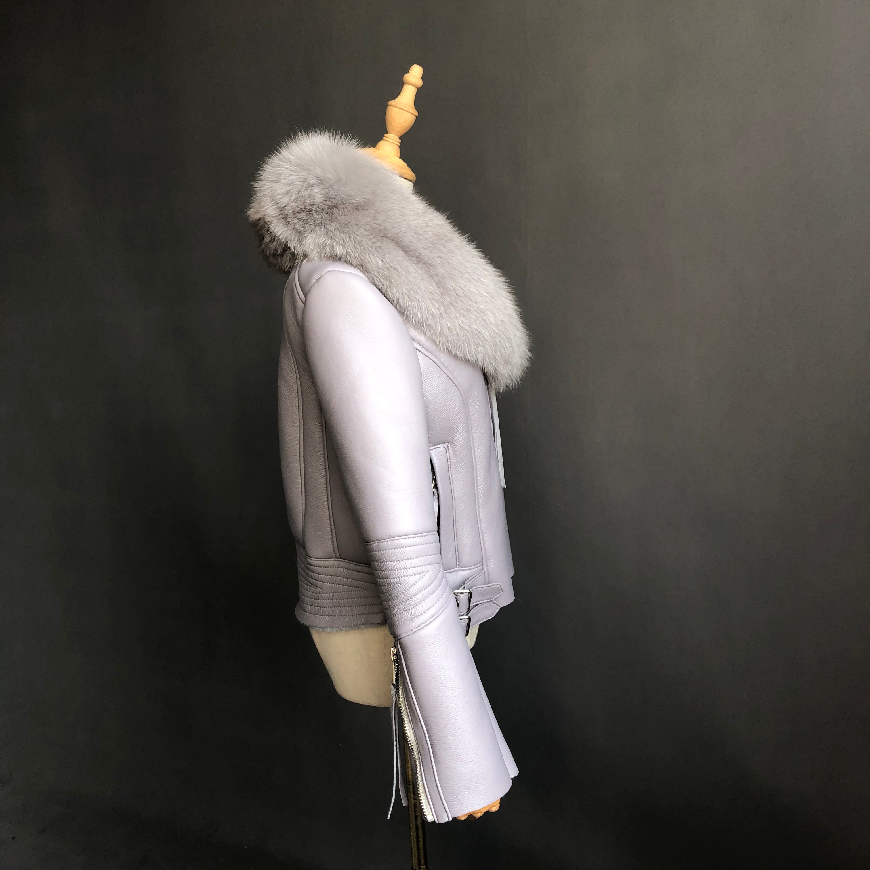 Women's Shearling Leather Jacket with Oversized Fox Fur Collar - Luxe Winter Outerwear