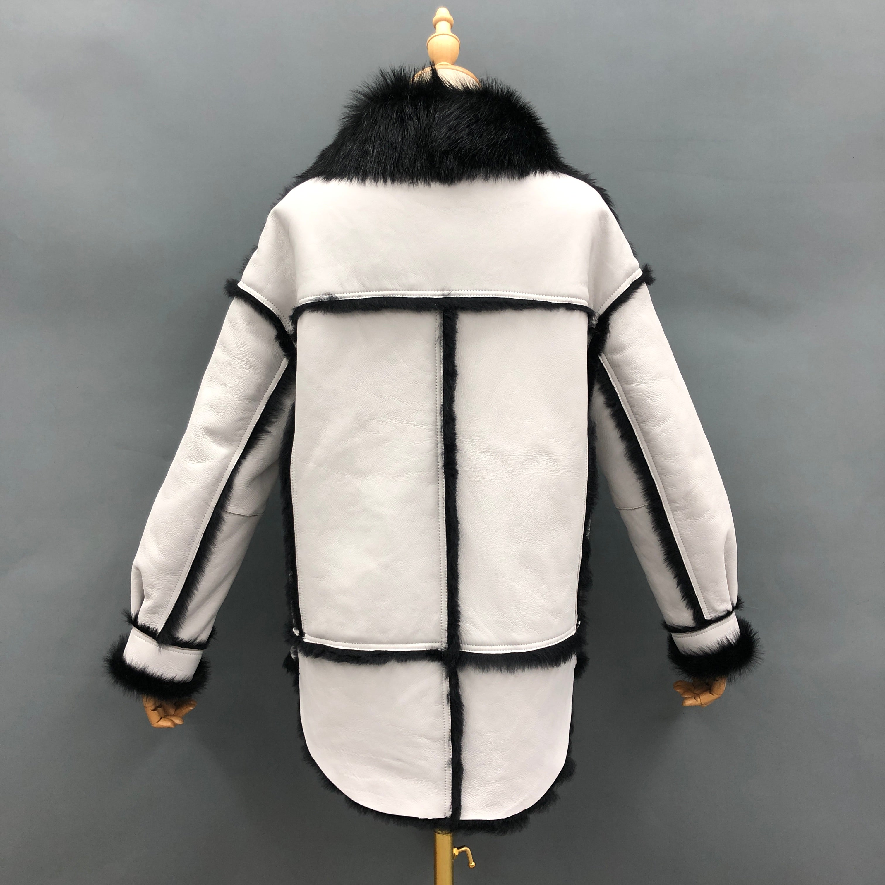 Women's Shearling Leather Jacket with Fox Fur Notched Collar, Drop Shoulder Sleeves & Contrast Fur Trim - Luxe Winter Outerwear