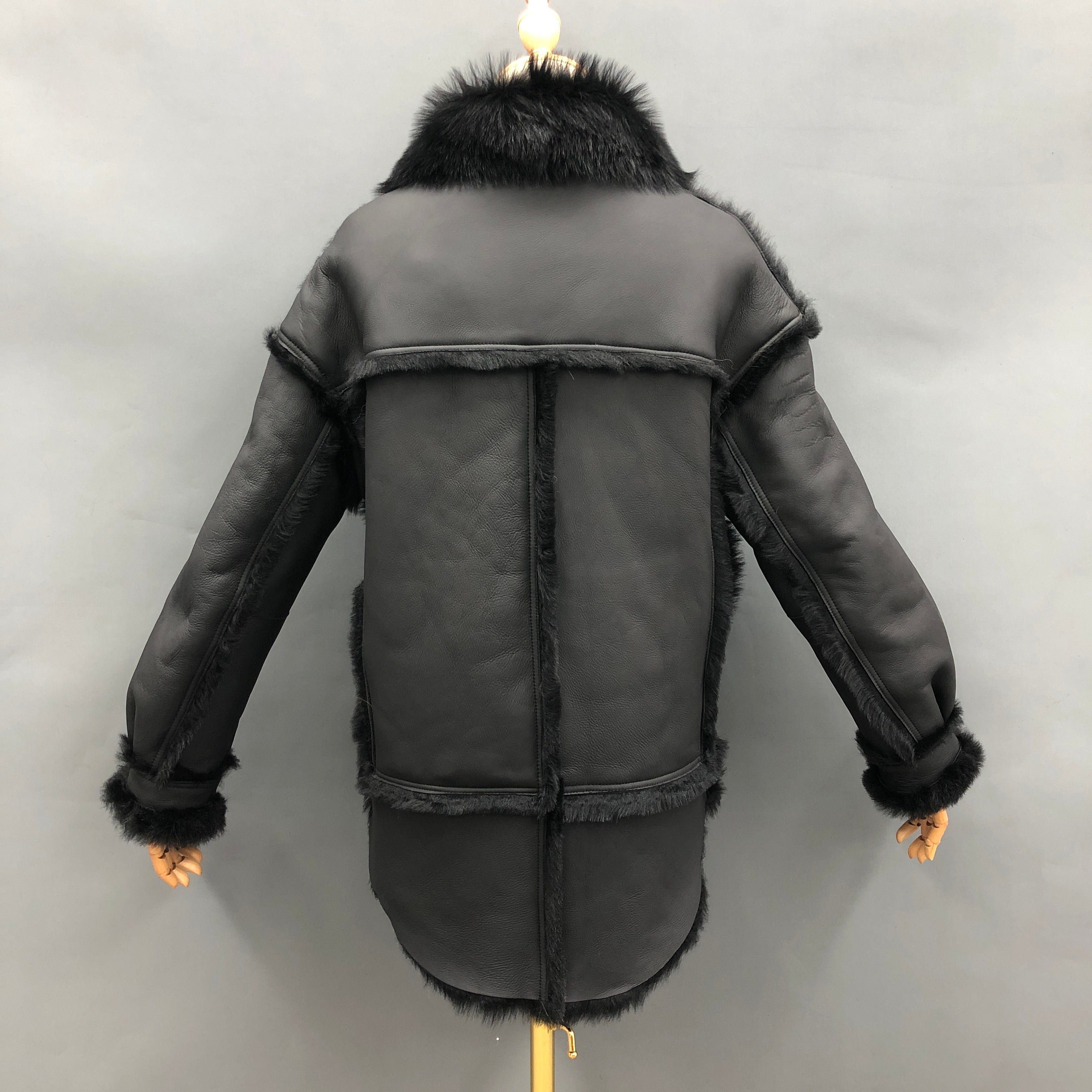 Women's Shearling Leather Jacket with Fox Fur Notched Collar, Drop Shoulder Sleeves & Contrast Fur Trim - Luxe Winter Outerwear