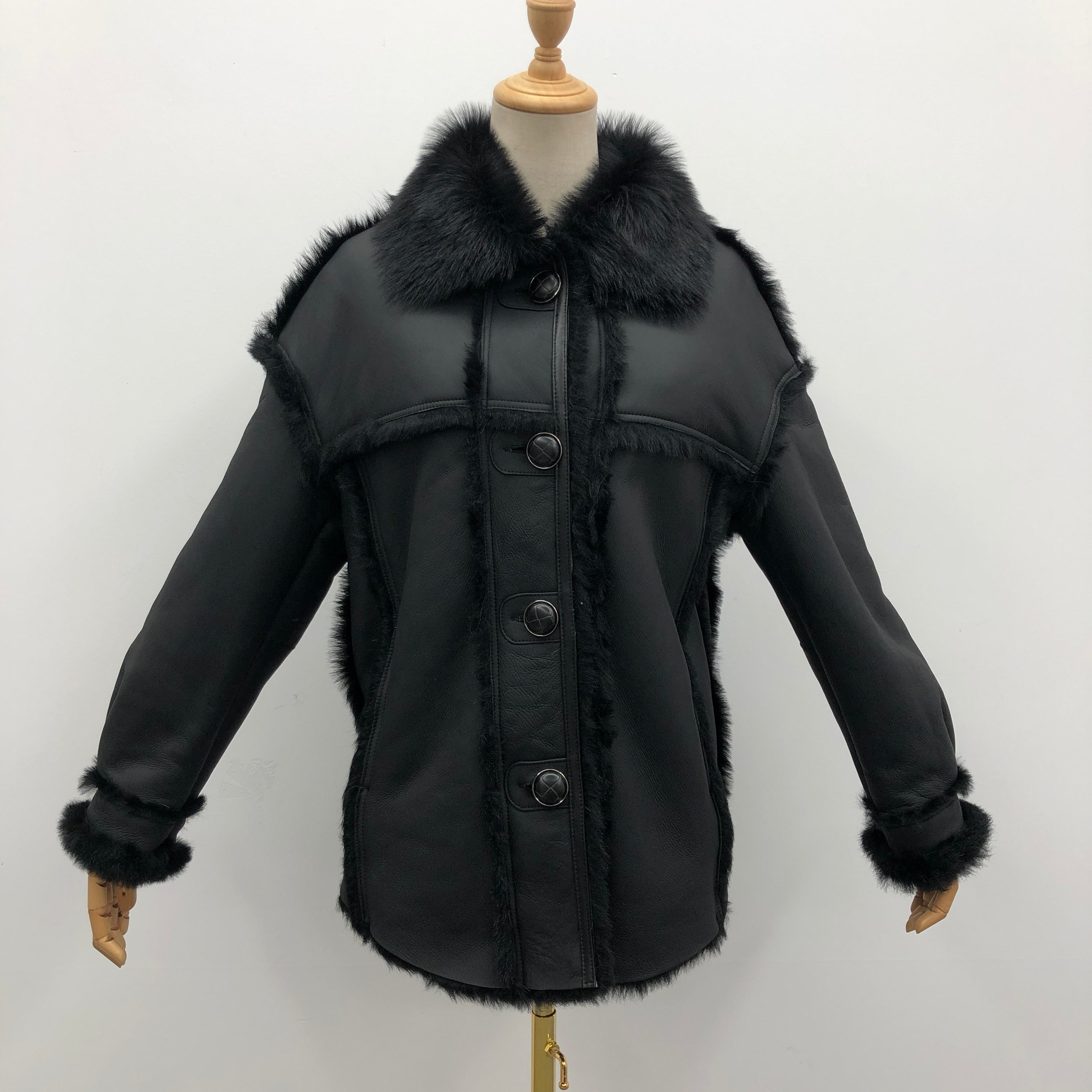 Women's Shearling Leather Jacket with Fox Fur Notched Collar, Drop Shoulder Sleeves & Contrast Fur Trim - Luxe Winter Outerwear Black M-chest 114