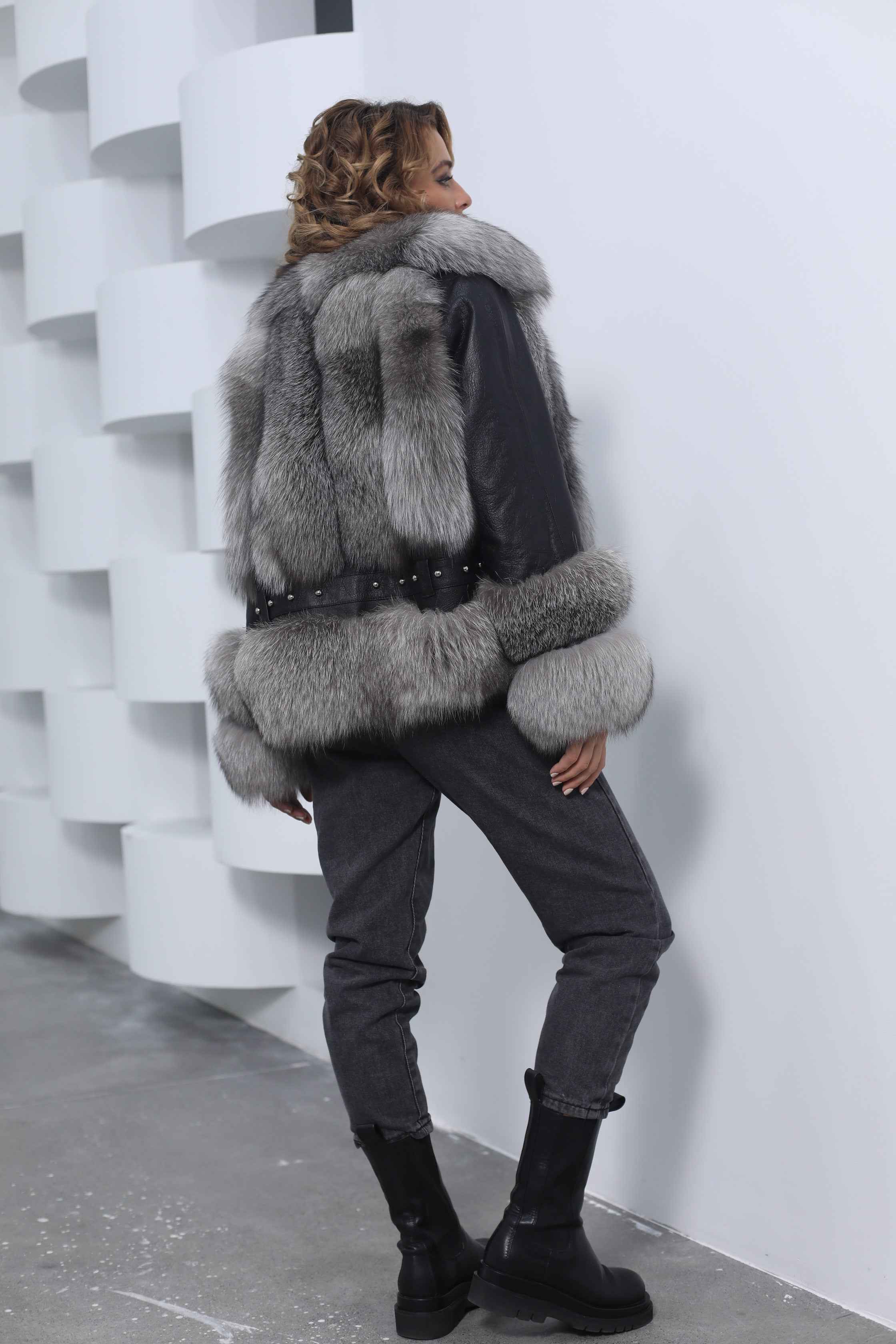 Women's Premium Fluffy Fox Fur Cropped Jacket - Two-Panel Fur Cuffs & Leather Patchwork with Zipper - Winter Chic Warm Luxury Outerwear