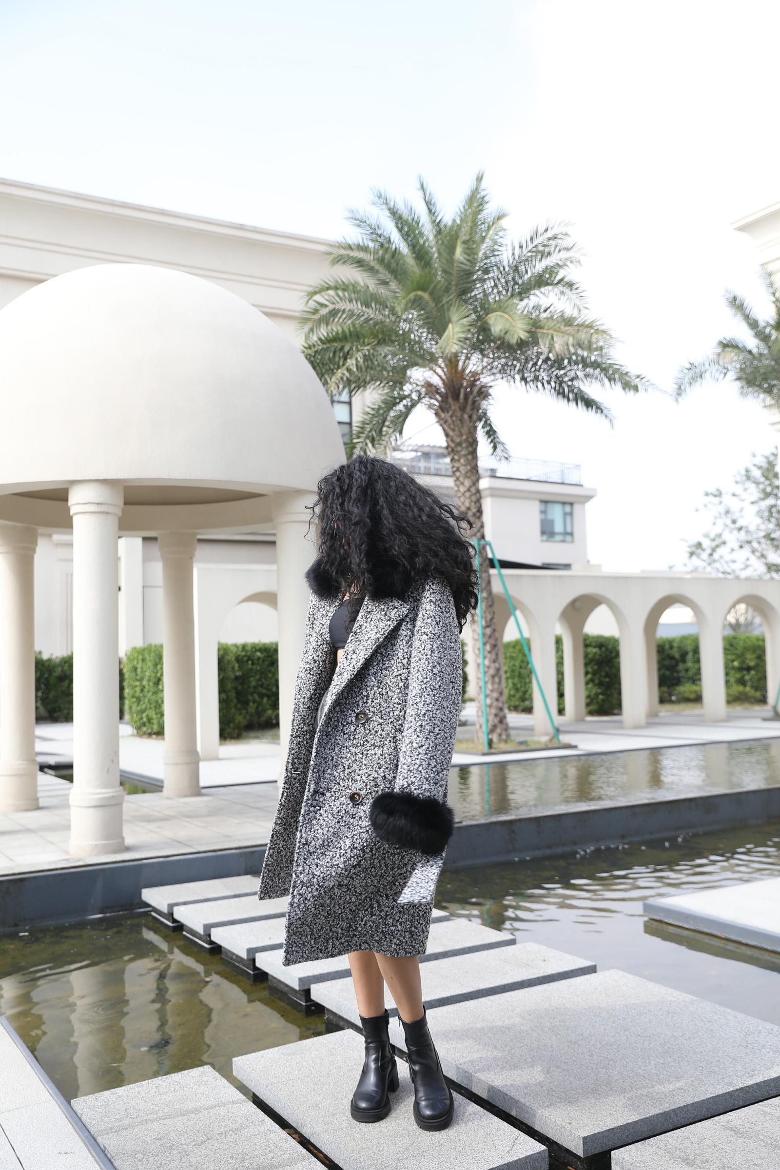 Women's Elegant Large Notched Fur - Collar Belted Patchwork Outer Coat