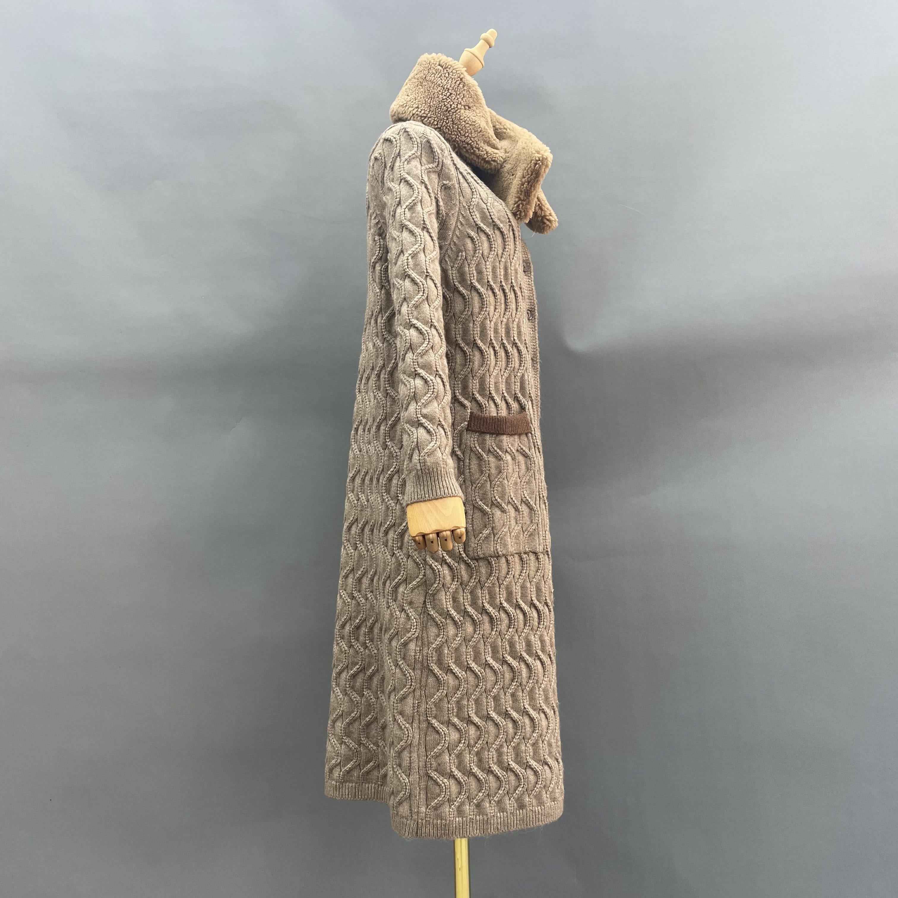 Women's Color-Block Stand Collar Straight-Fit Knitted Coat with Shearling Scarf - Cozy Winter Ensemble