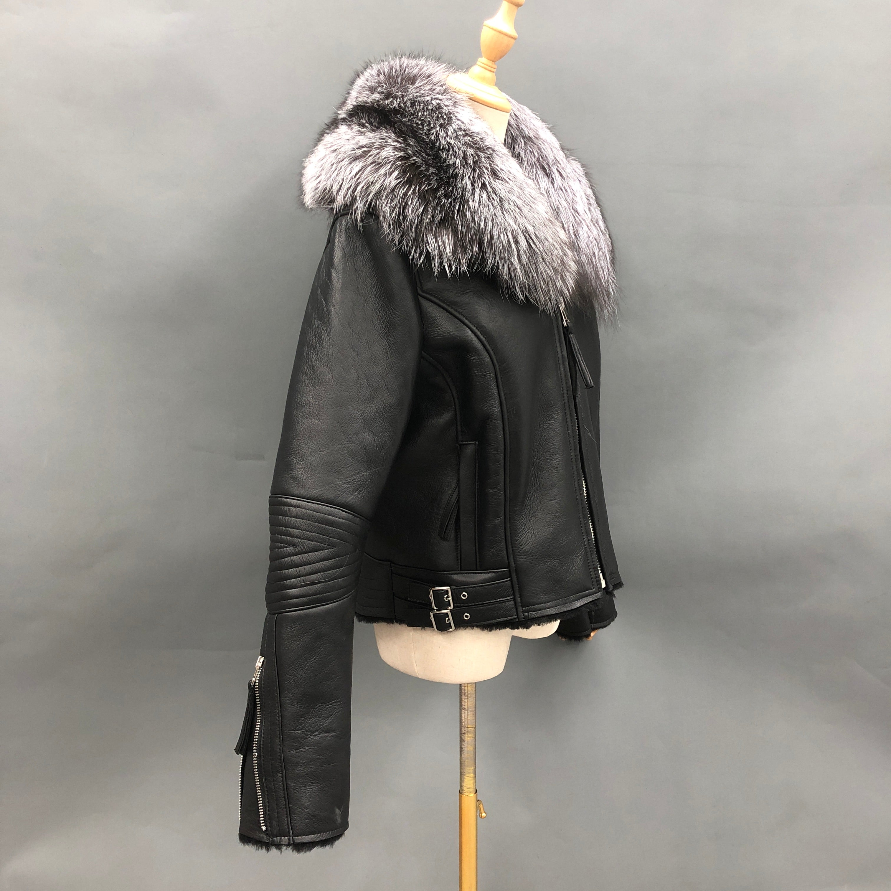 Women's Shearling Leather Jacket with Oversized Fox Fur Collar - Luxe Winter Outerwear