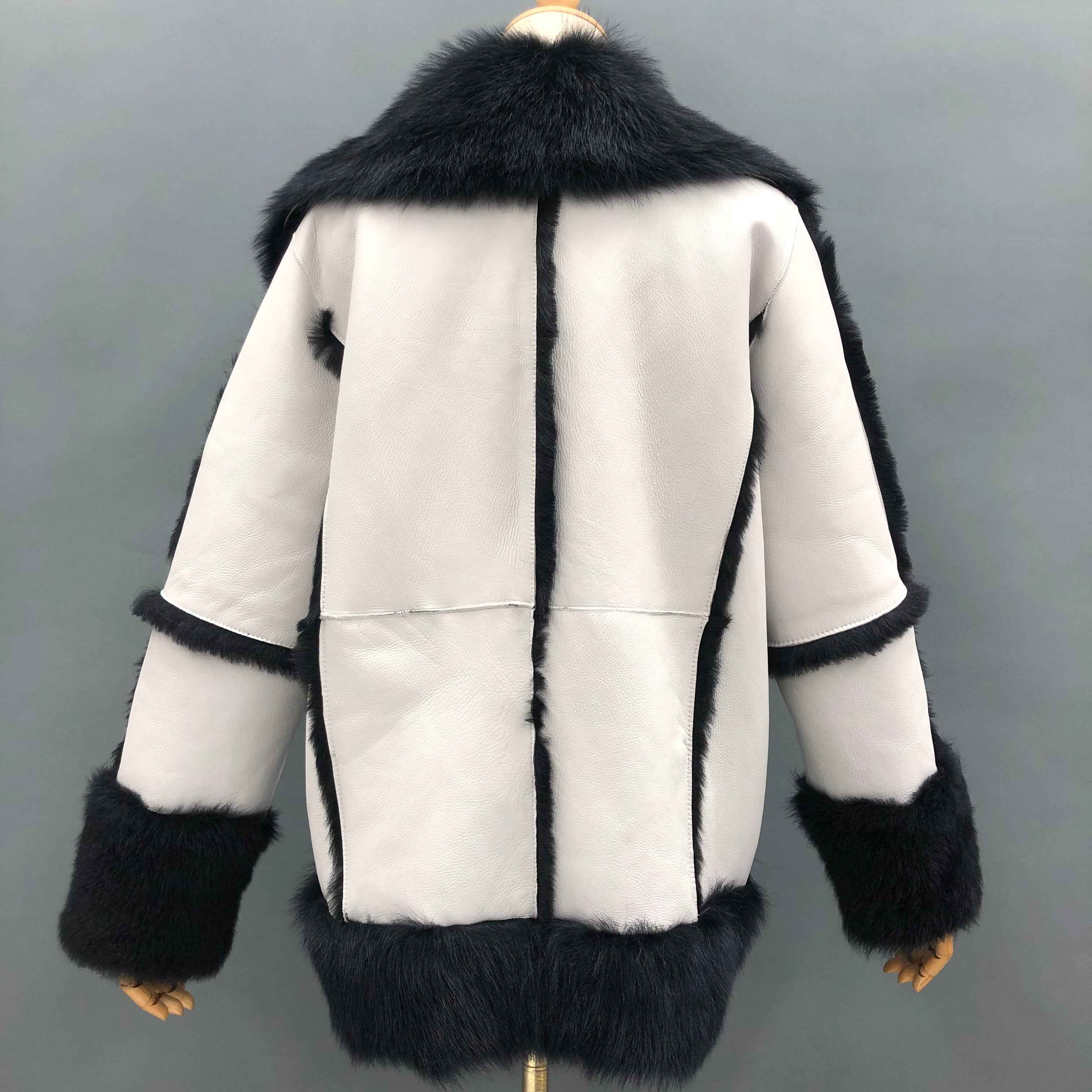 Women's Toscana Shearling Biker Jacket with Oversized Notched Lapel, Fur-Trimmed Cuffs & Color-Block Design - Luxe Winter Outerwear