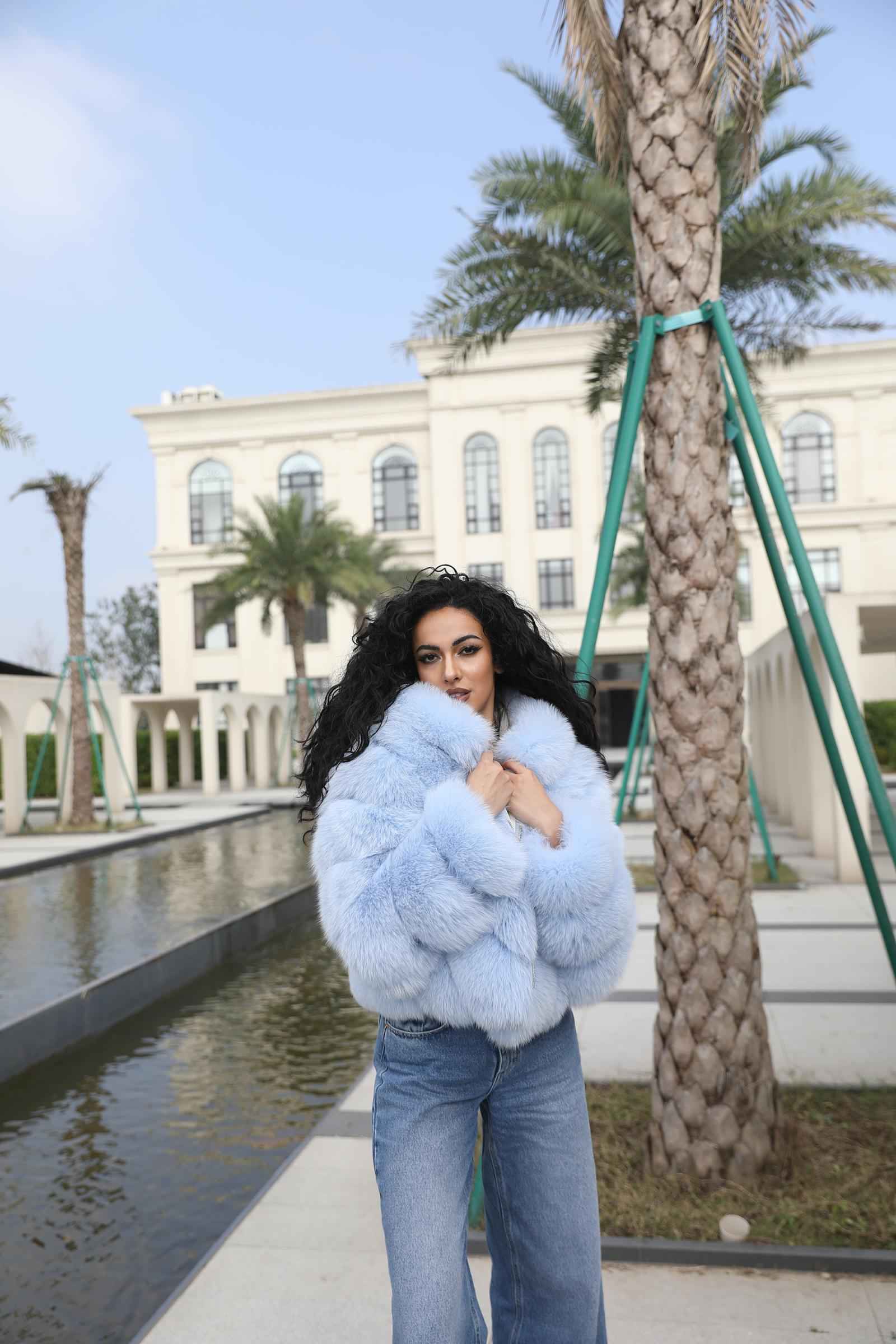 Luxurious Fox Fur Women's Hooded V-Pattern Zipper Jacket for Winter Fashion