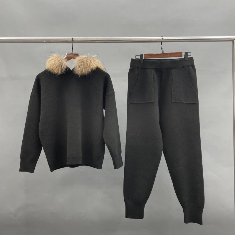 Knitted Sweater Suit With Fox Fur Collar