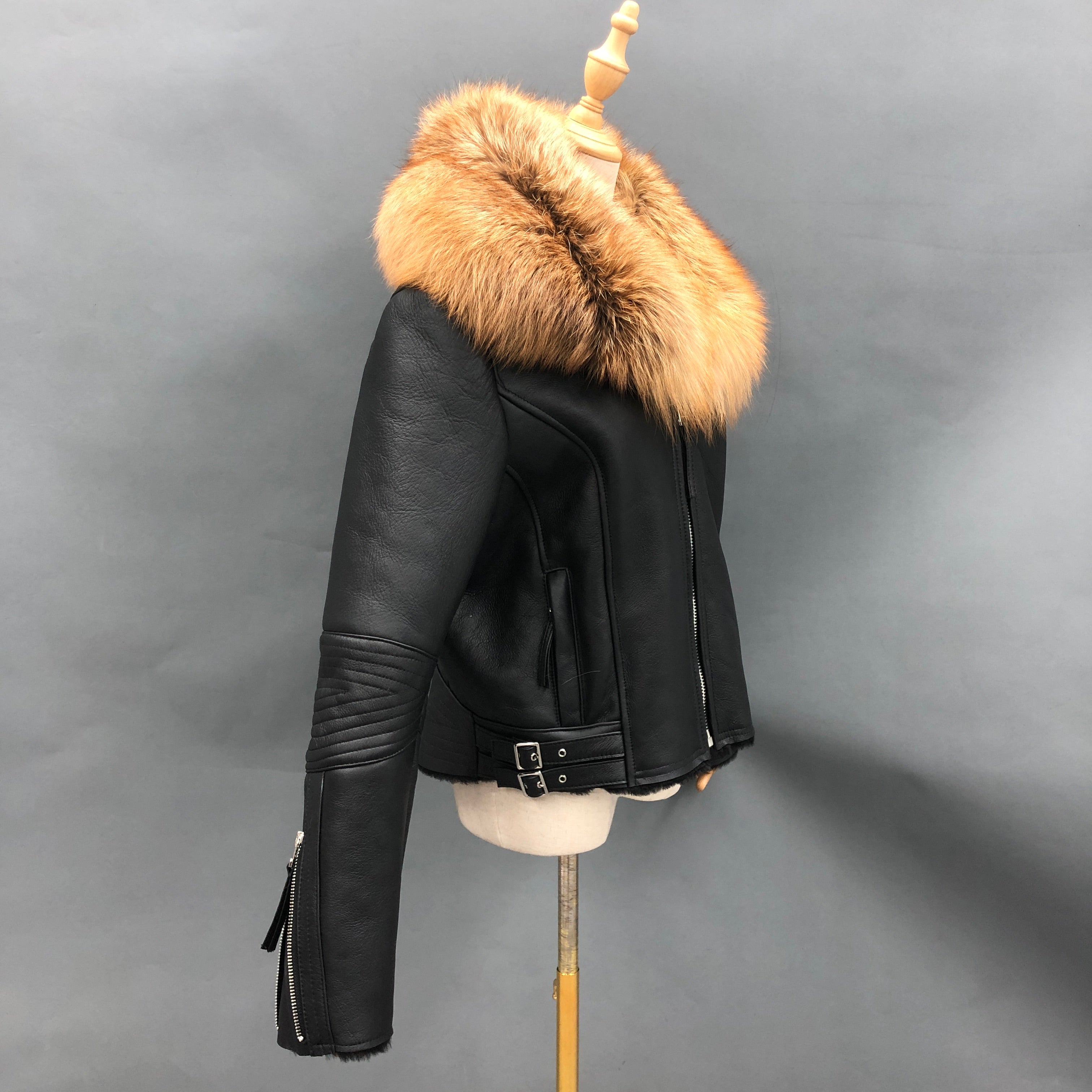 Women's Shearling Leather Jacket with Oversized Fox Fur Collar - Luxe Winter Outerwear
