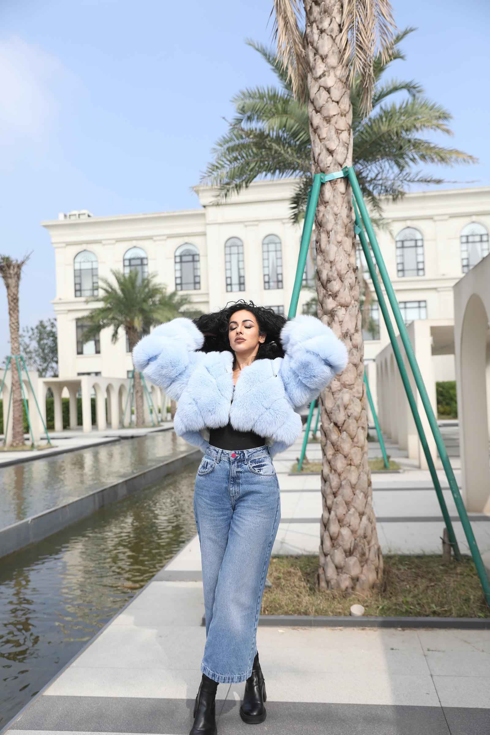 Luxurious Fox Fur Women's Hooded V-Pattern Zipper Jacket for Winter Fashion