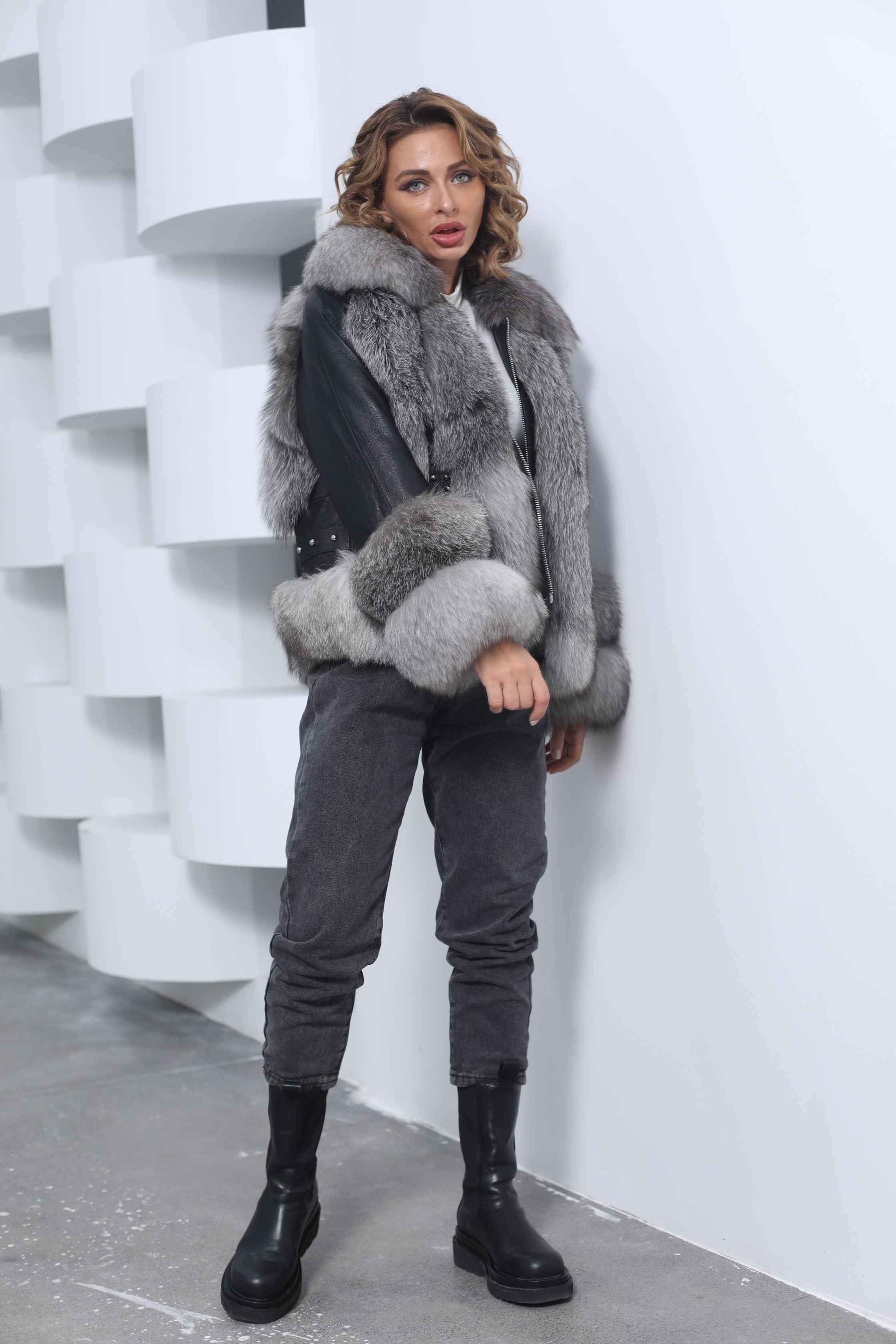 Women's Premium Fluffy Fox Fur Cropped Jacket - Two-Panel Fur Cuffs & Leather Patchwork with Zipper - Winter Chic Warm Luxury Outerwear