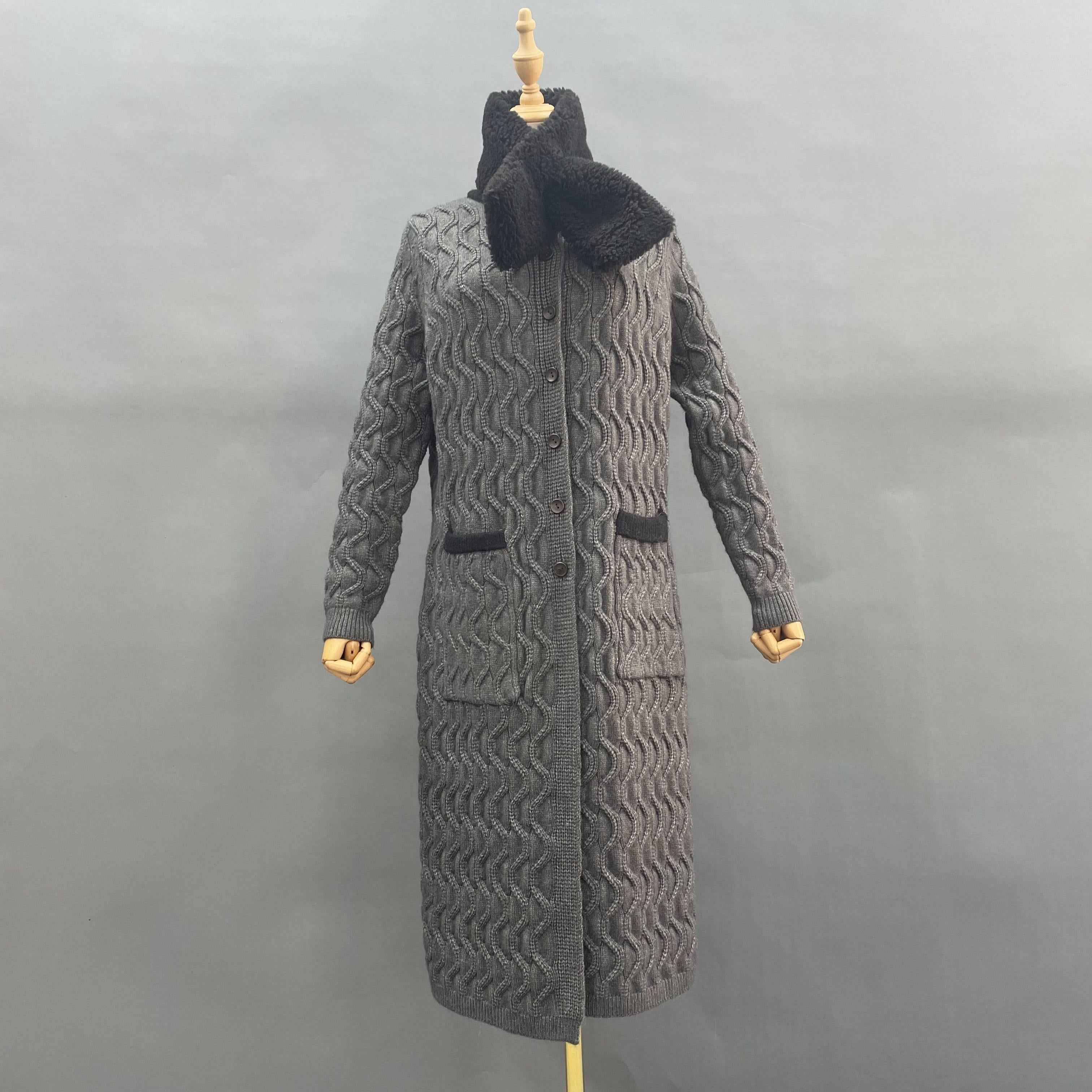 Women's Color-Block Stand Collar Straight-Fit Knitted Coat with Shearling Scarf - Cozy Winter Ensemble Black F-chest 100