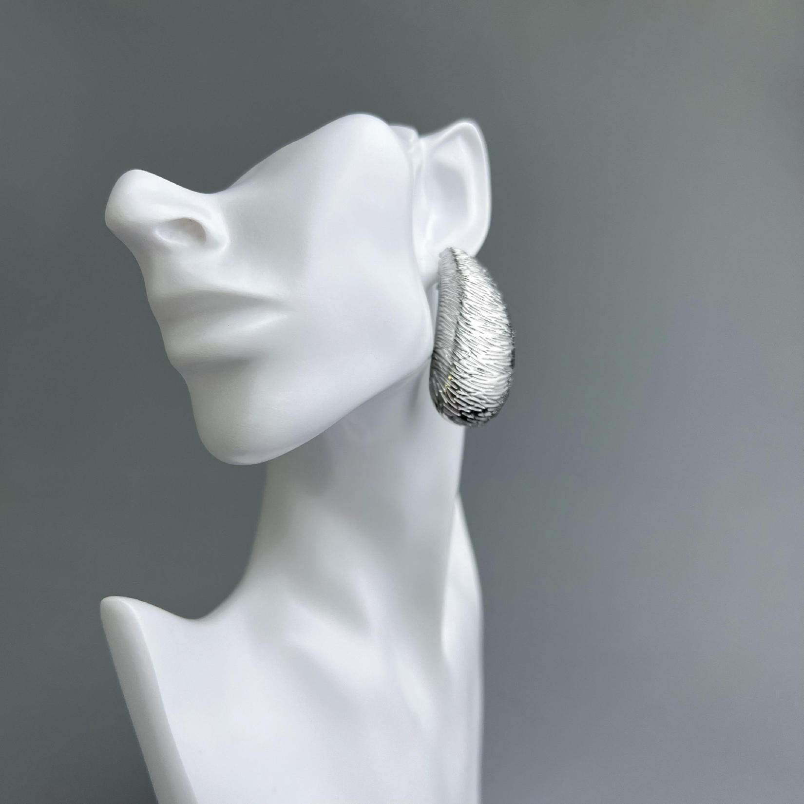 Stylish Scratch Effect Water Drop Stud Earrings for Women New Fashion Accessory Silver