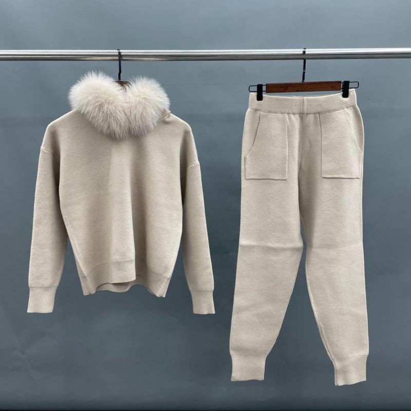Knitted Sweater Suit With Fox Fur Collar Beige F-chest 110cm
