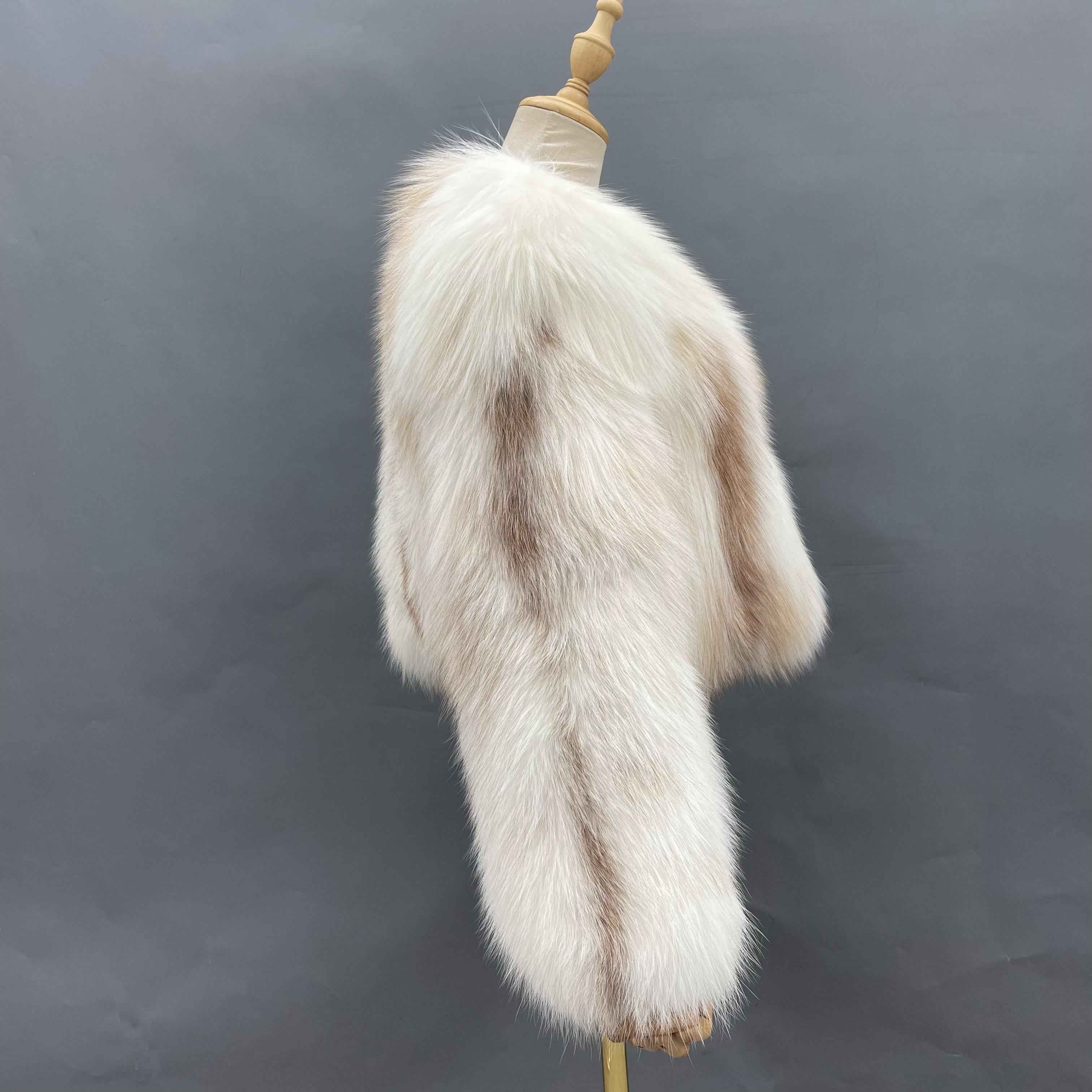 Women's Luxury Full-Skin Fox Fur Cropped Jacket - Textured Design Winter Fashion Elegant Warm Outerwear
