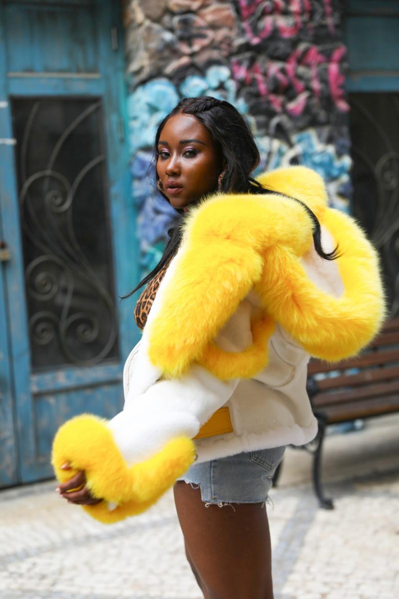 New detachable fur collar on the hood, short leather and fur jacket