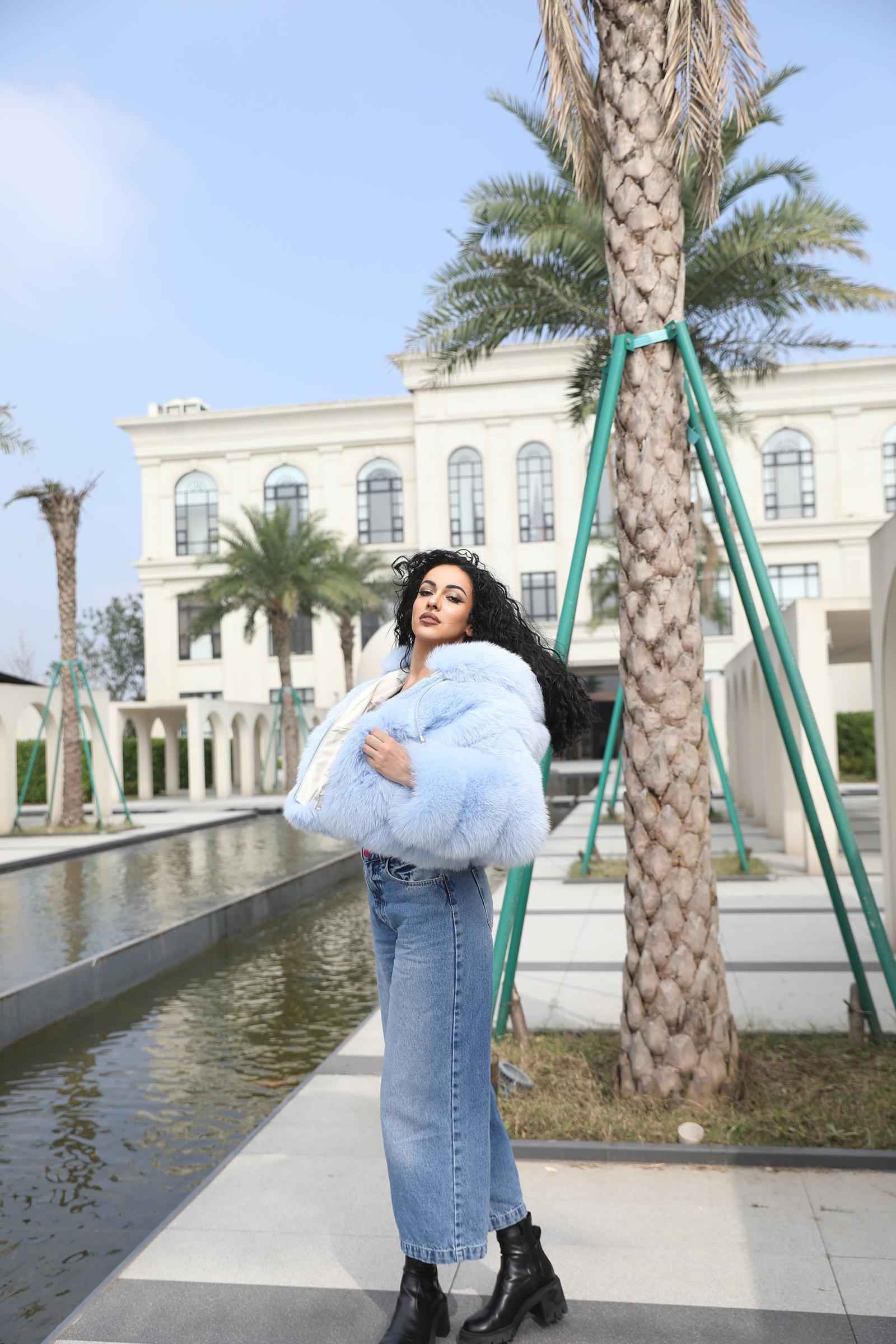 Luxurious Fox Fur Women's Hooded V-Pattern Zipper Jacket for Winter Fashion