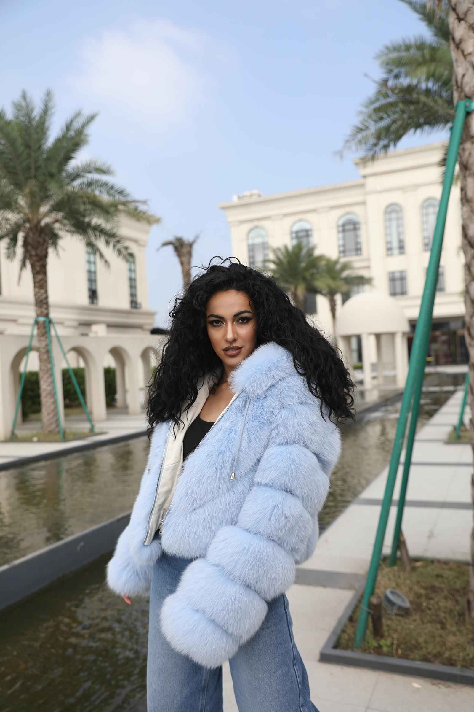 Luxurious Fox Fur Women's Hooded V-Pattern Zipper Jacket for Winter Fashion