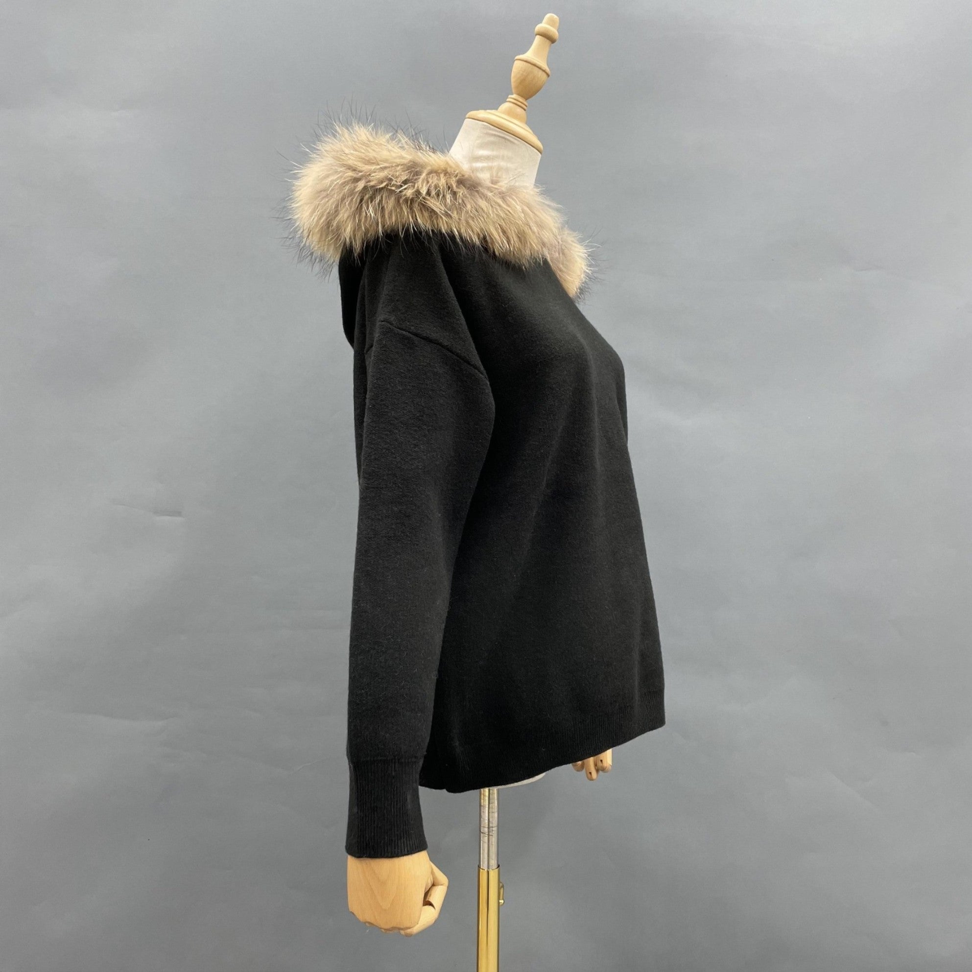 Knitted Sweater Suit With Fox Fur Collar