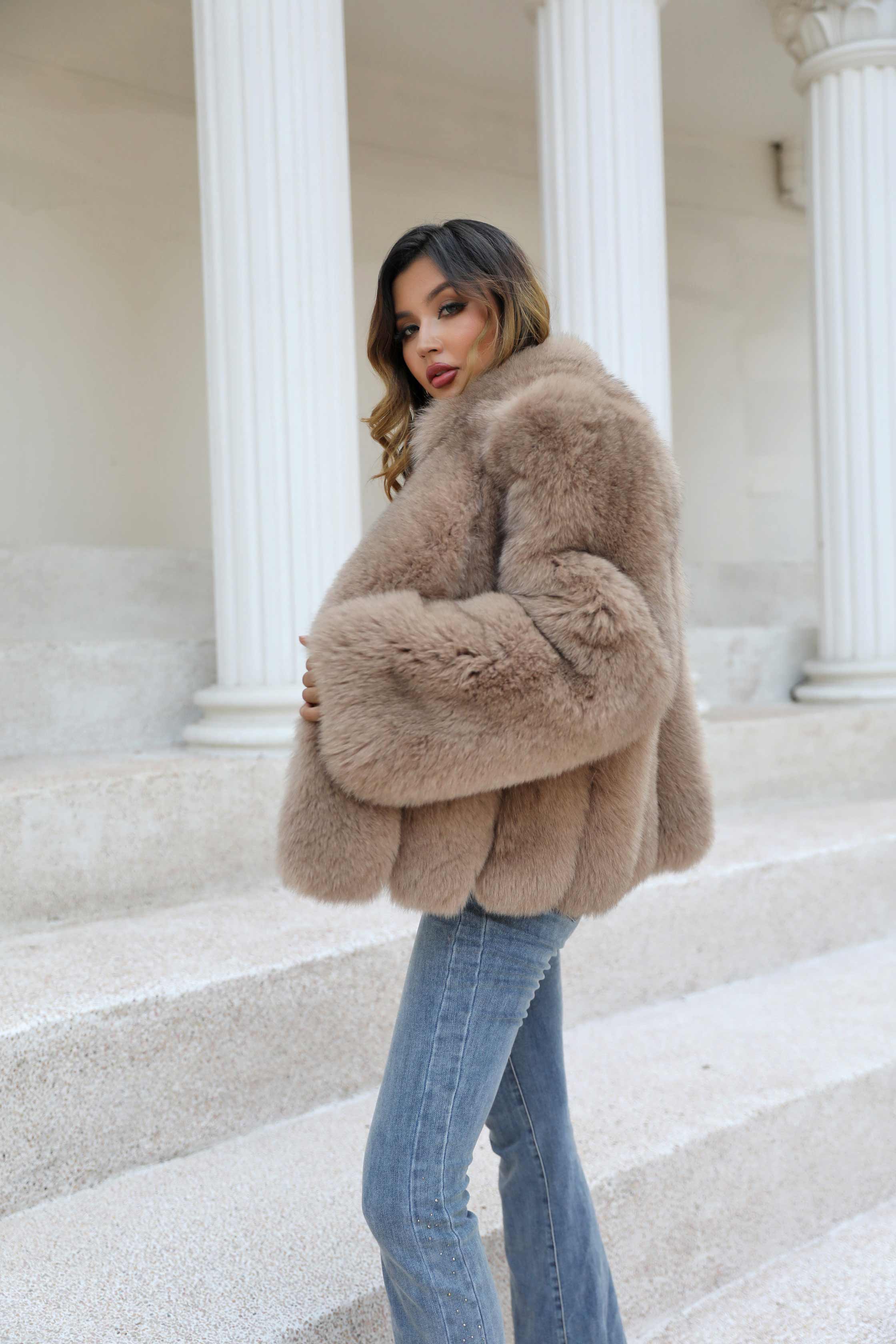 Fashion Trend Warm Fox Fur Women's Coat In Winter