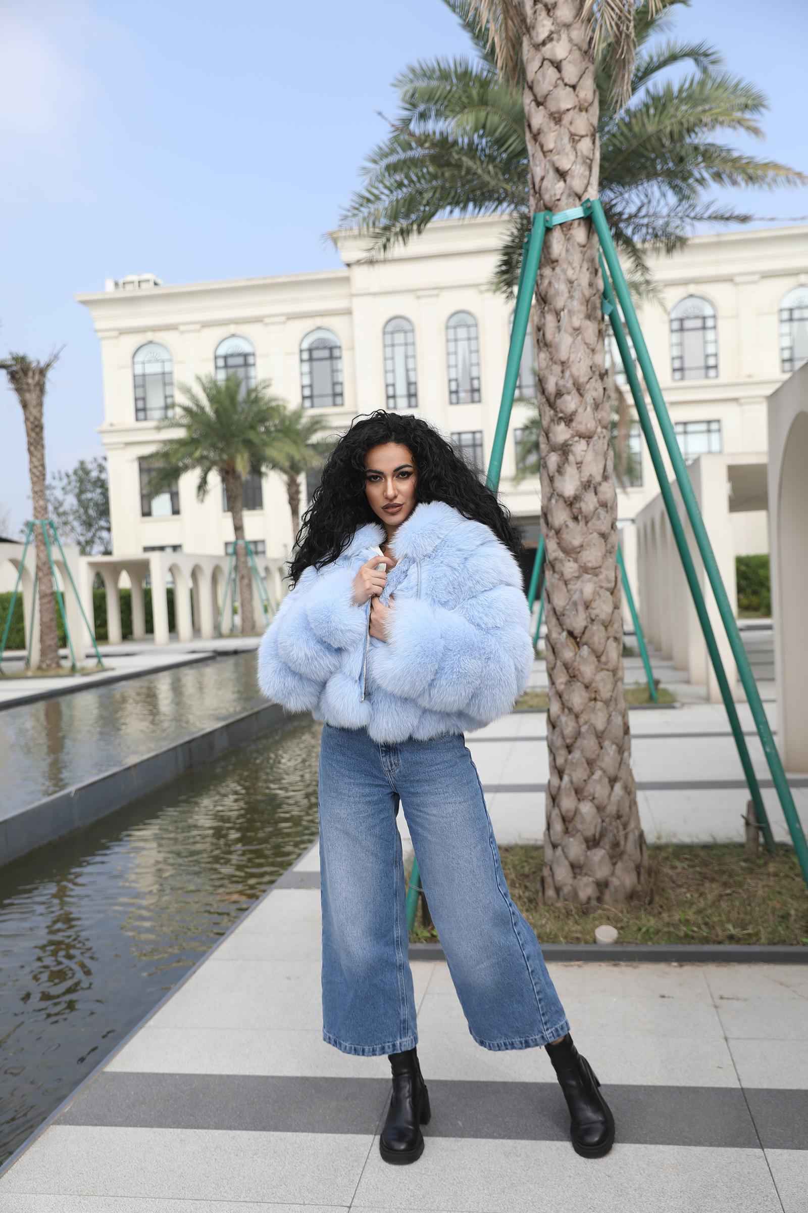 Luxurious Fox Fur Women's Hooded V-Pattern Zipper Jacket for Winter Fashion