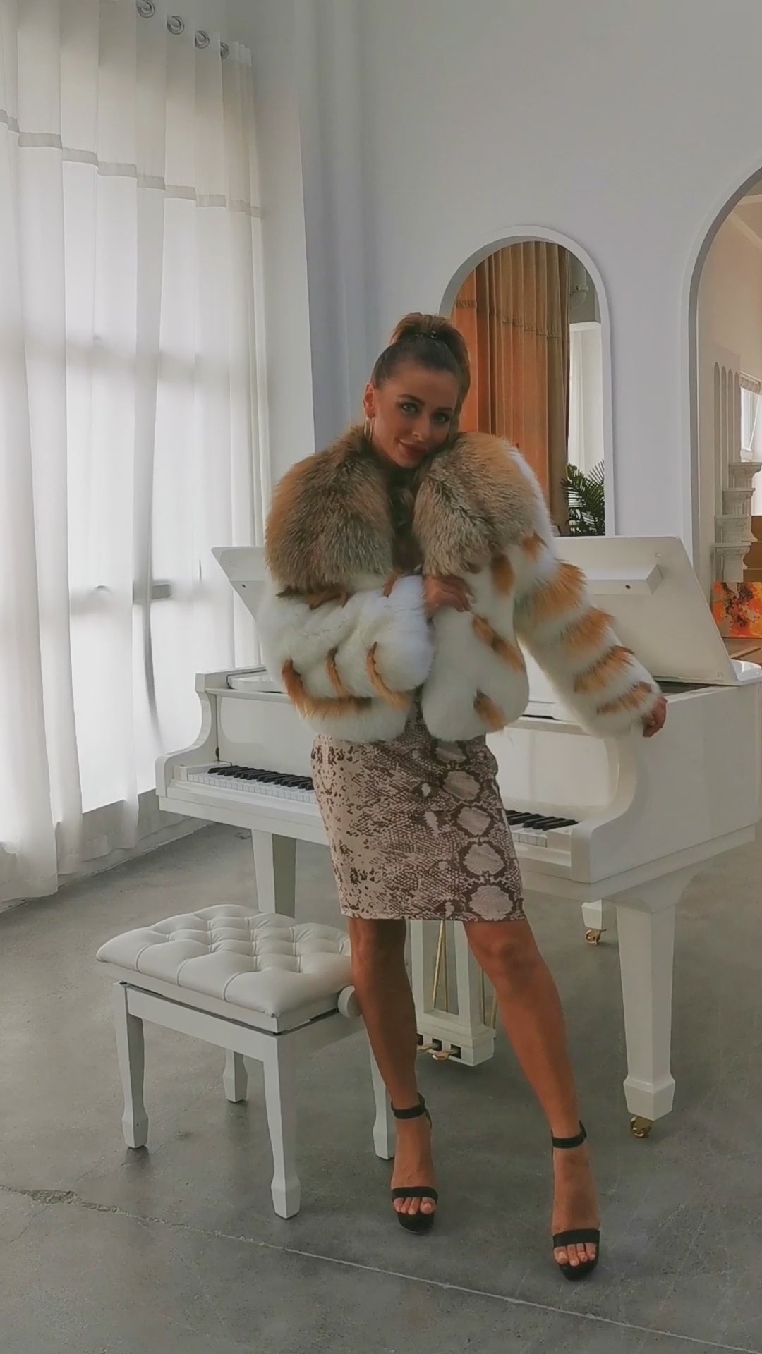 Women's Luxury Fluffy Fox Fur Coat In Winter