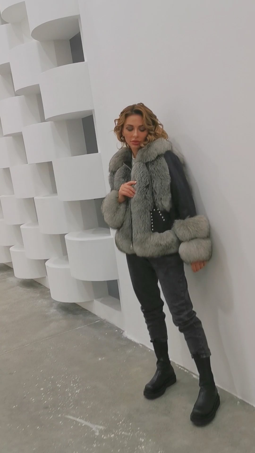 Women's Leather Coat With Fox Fur Collar Zipper