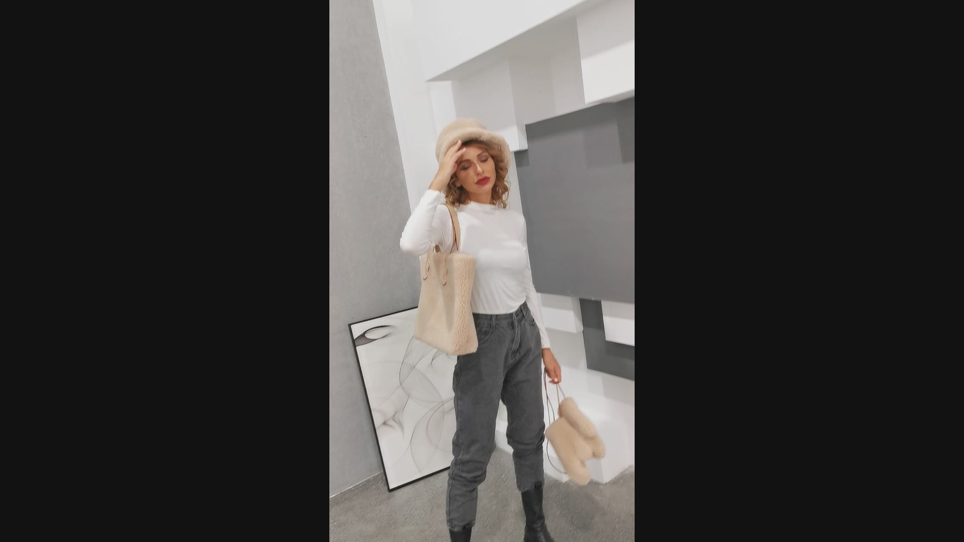 Fashionable Winter Warm Lamb Wool Fisherman Hat Bag Set