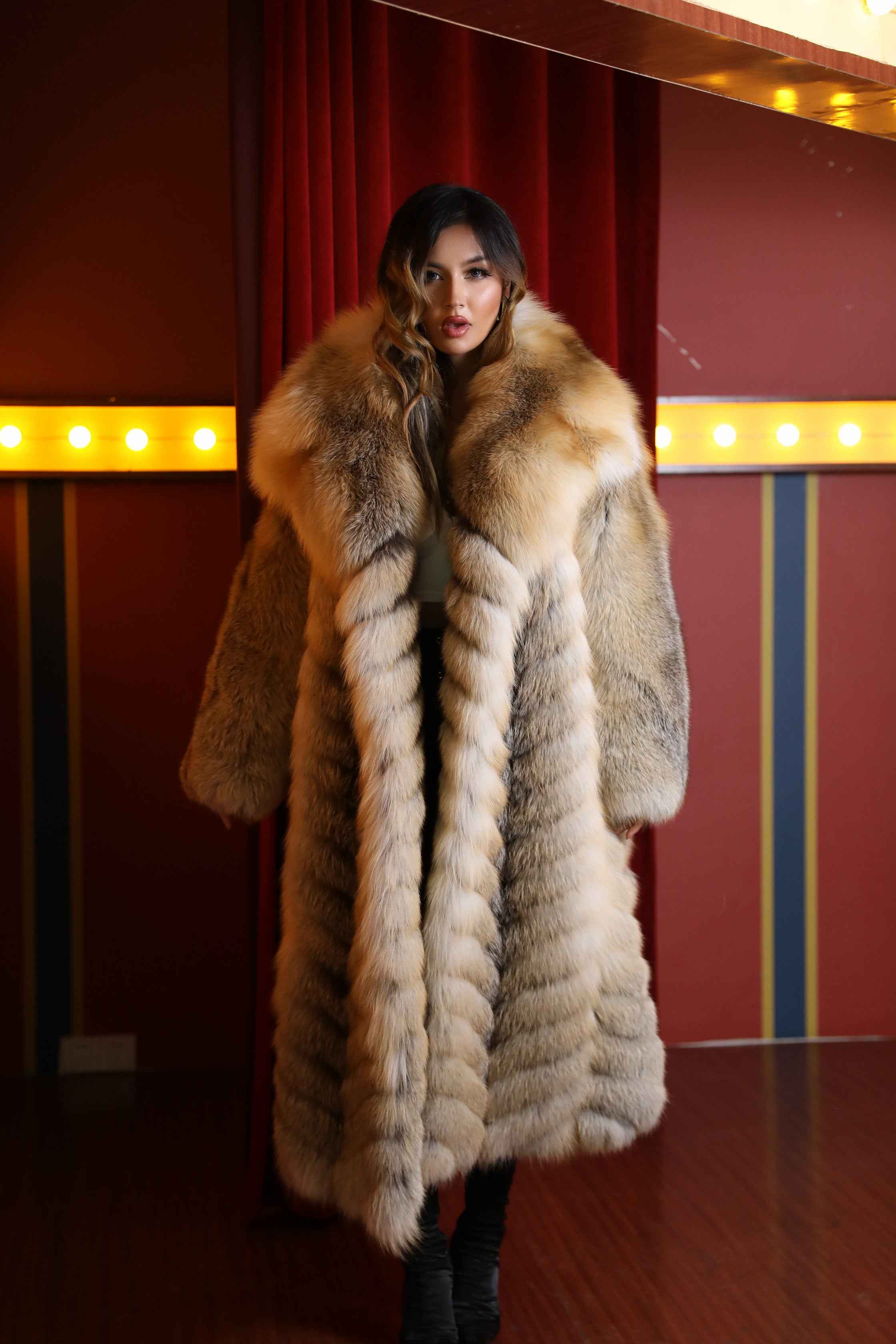 Golden Elegance: The Ultimate Luxury of the Golden Island Fox Fur Coat ✨🦊 - Janefur