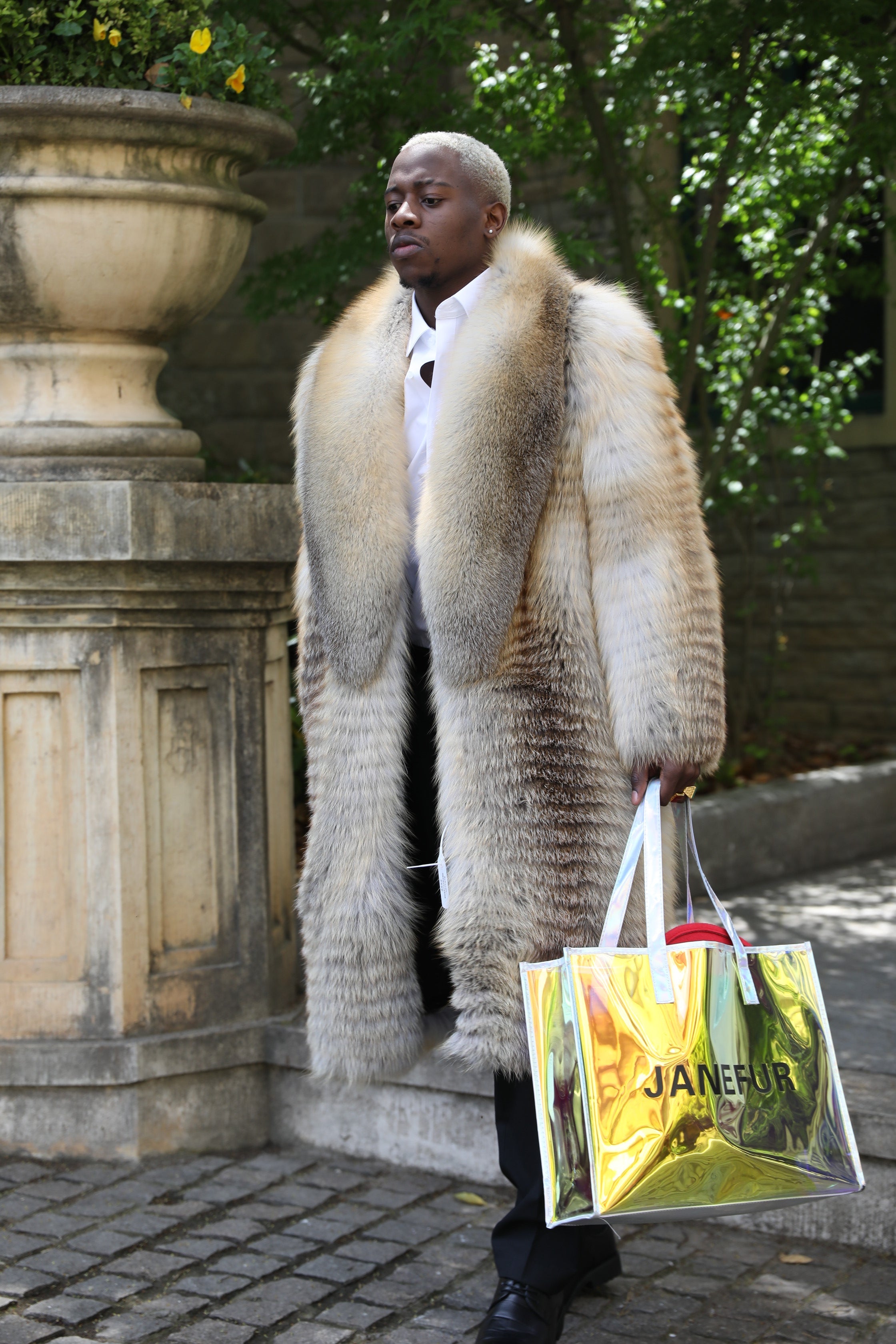 Stepping Out in Luxury: The Fox Fur Coat and Janefur Limited Tote ✨🦊👜