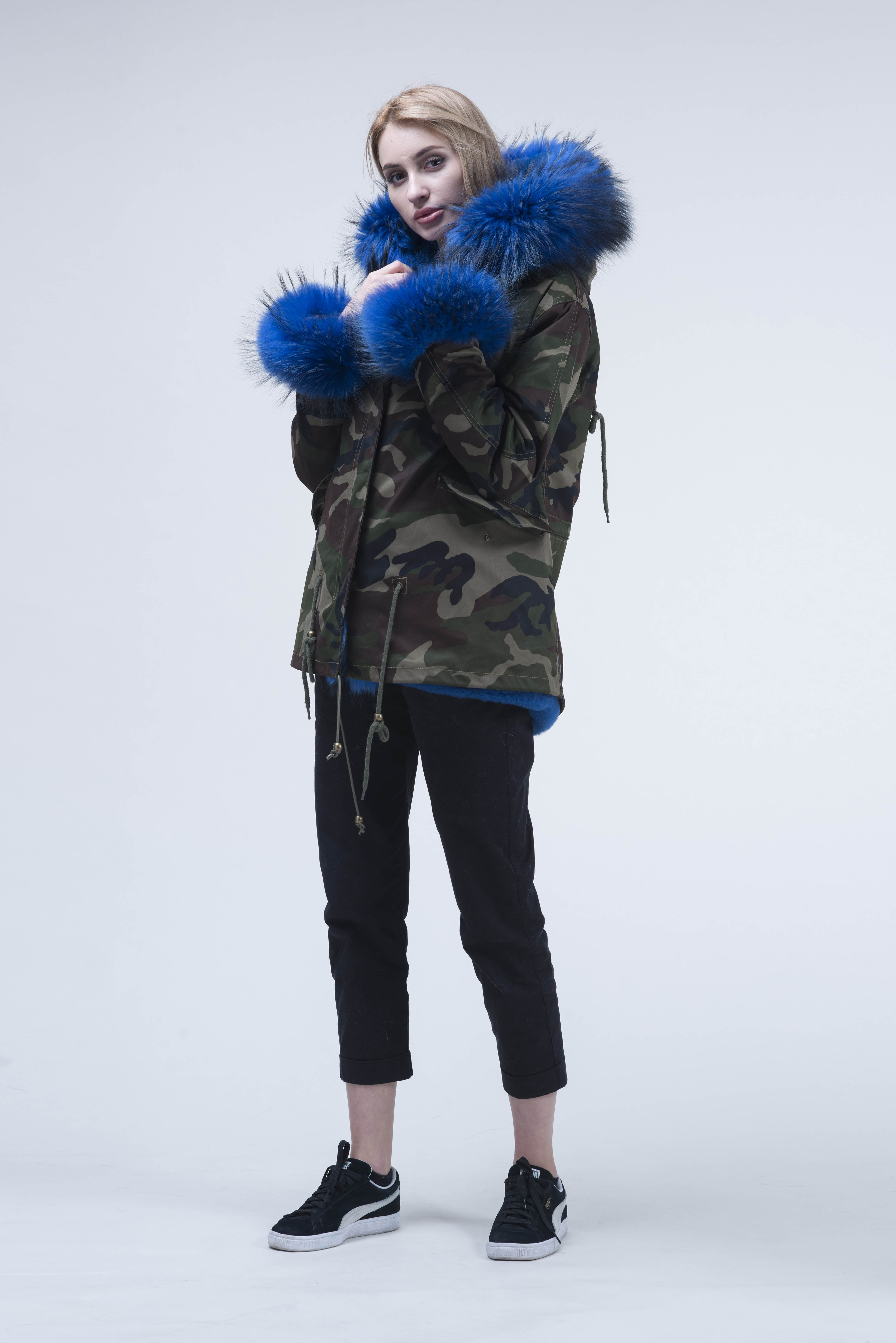 Short Parka with Pink Raccoon Fur Trim – Hooded Winter Coat for Women, Faux Fur Lining & Cuffs, Warm and Stylish Outerwear