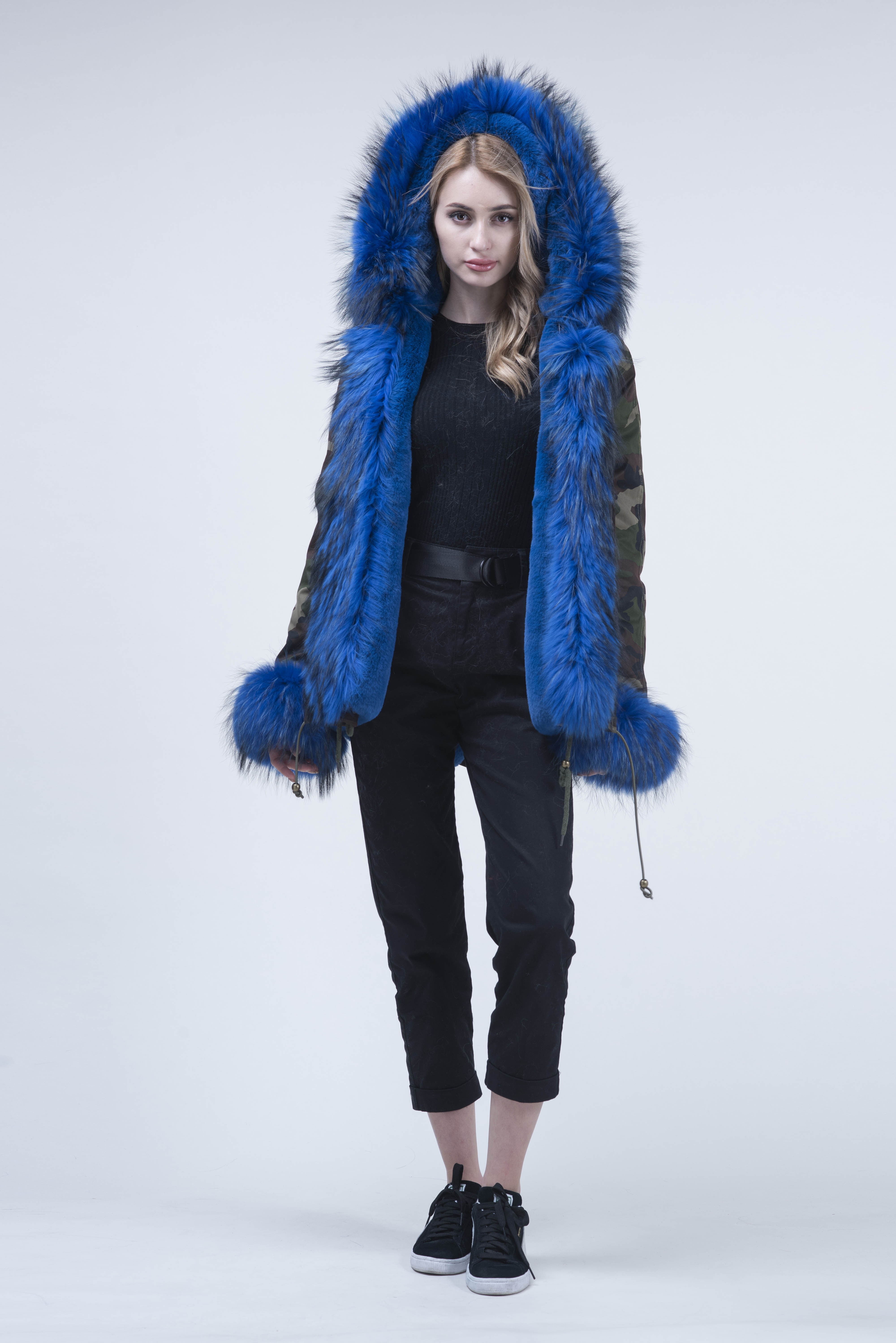 Short Parka with Pink Raccoon Fur Trim – Hooded Winter Coat for Women, Faux Fur Lining & Cuffs, Warm and Stylish Outerwear