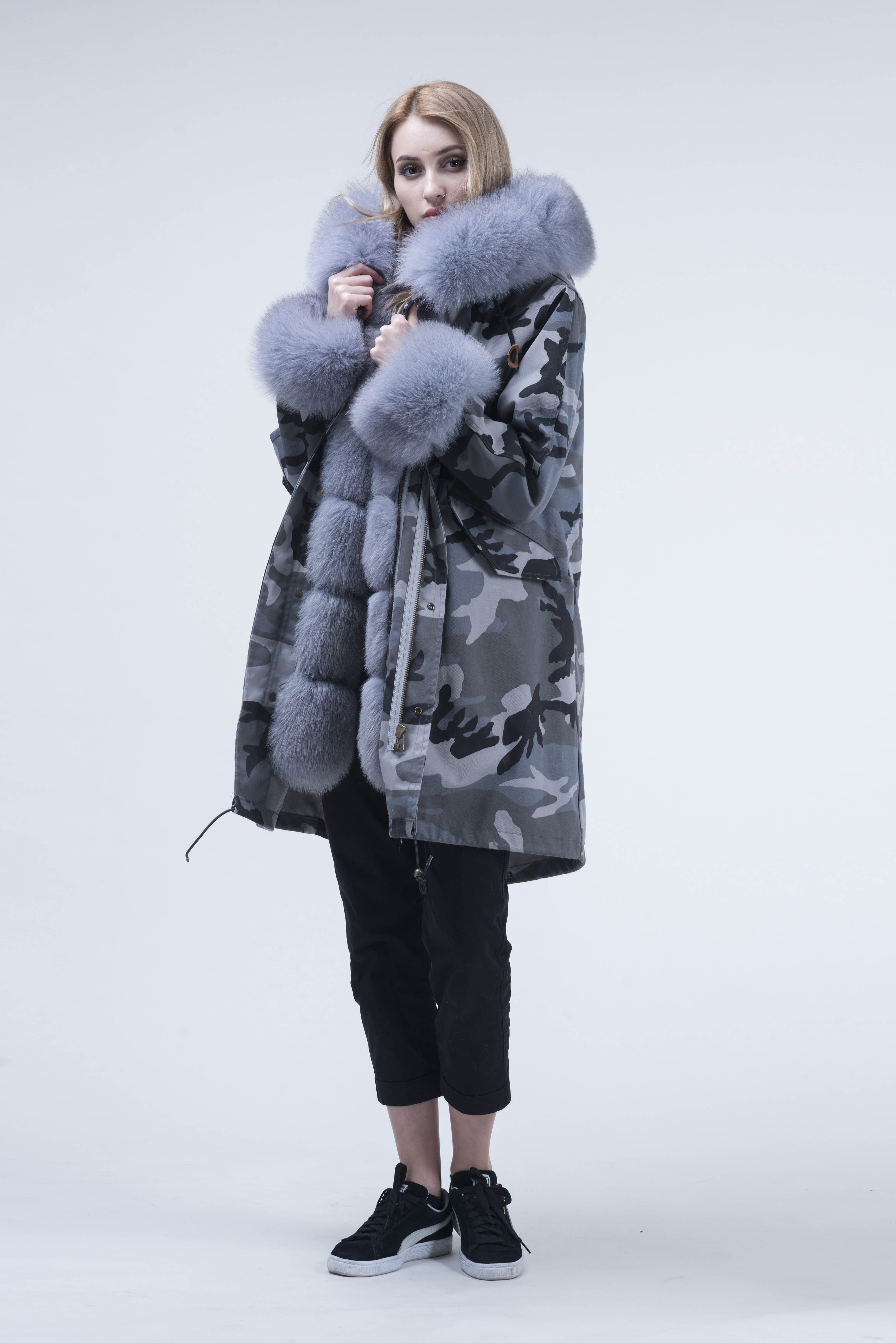 Long Black Parka with Pink Fox Fur Trim – Hooded Winter Coat for Women, Faux Fur Collar & Cuffs, Warm Oversize Outerwear