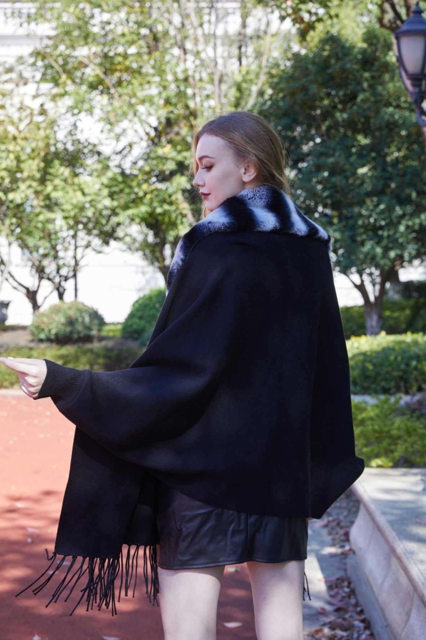 Women's Winter Solid Color Threaded Cuffs Fur Shawl Cape Simple Fashion - Janefur