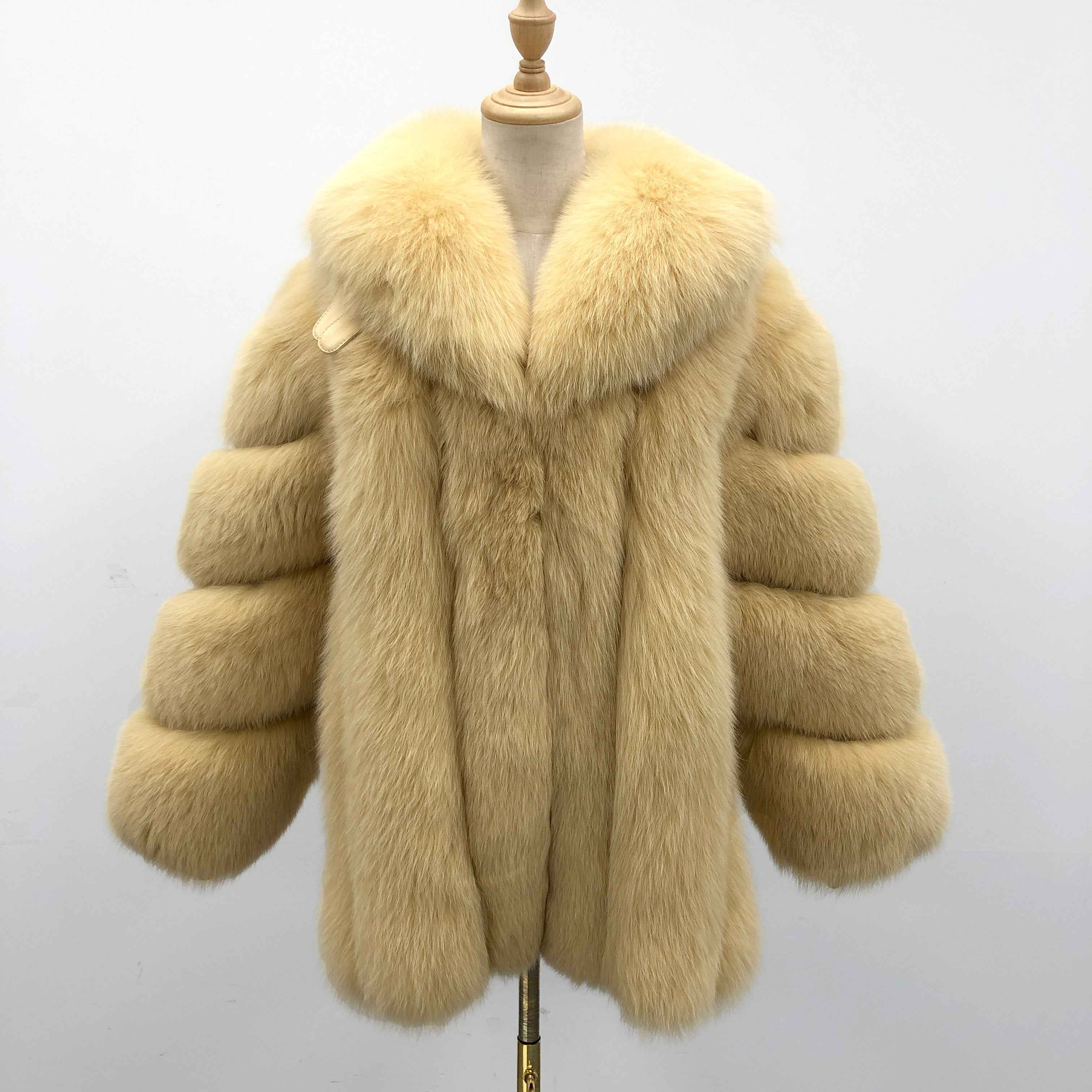 Luxury Natural Fox Fur Coat with Shawl Collar – Short Panelled Women’s Winter Fur Jacket