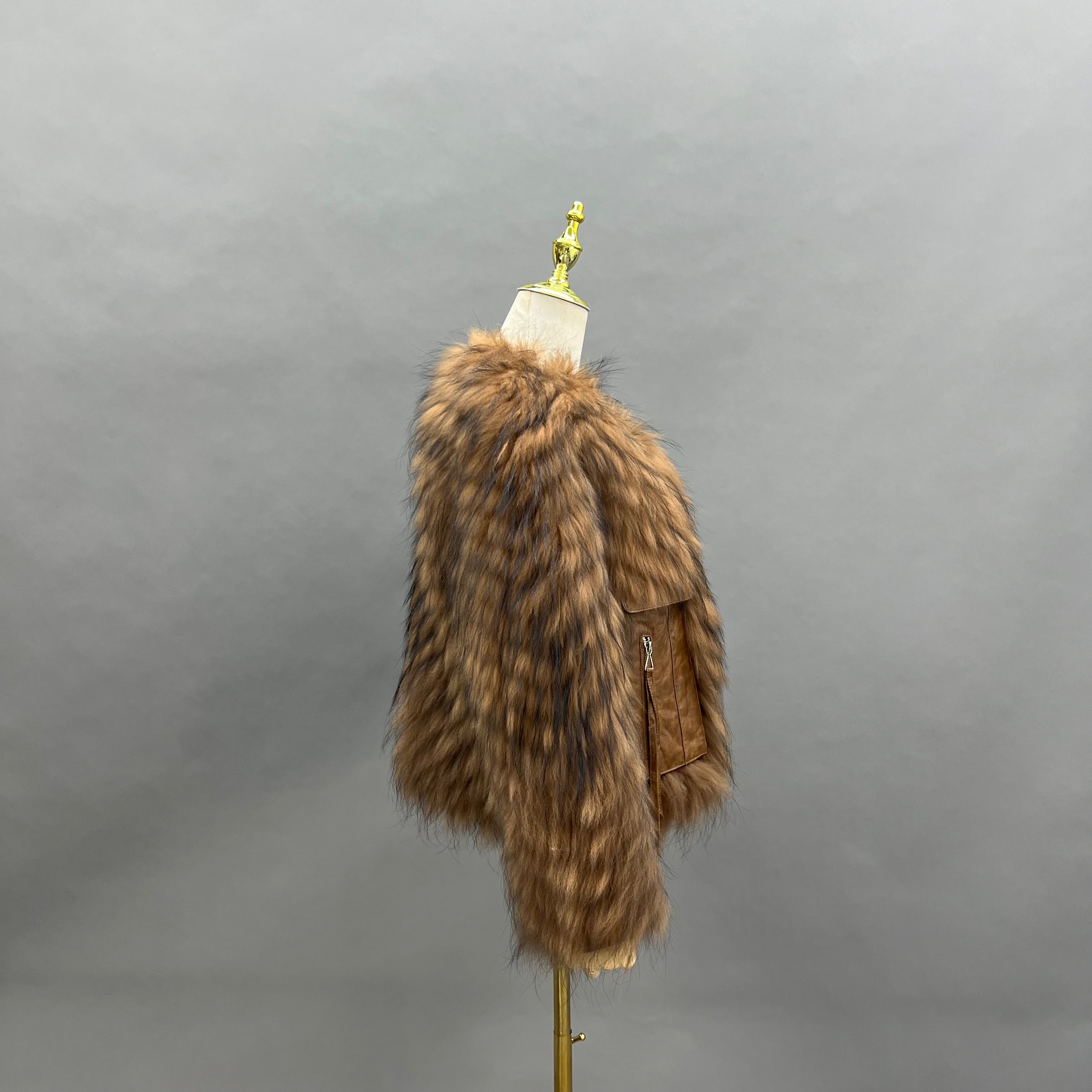 Women’s Raccoon Fur Short Coat with Large Leather Pocket – Elegant Winter Jacket for Fashionable Style