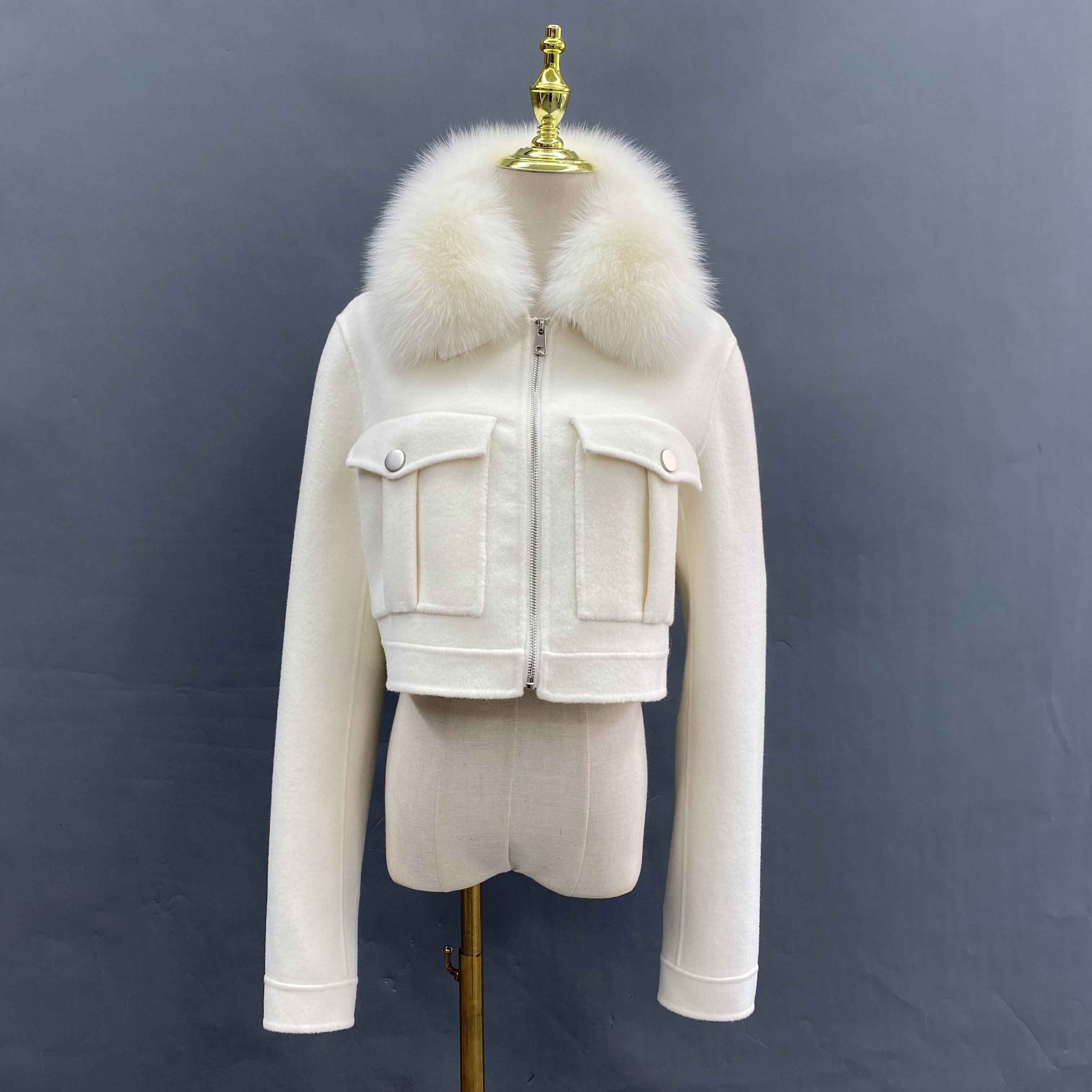 Women's Luxury Cropped Jacket with Fox Fur Collar, Utility Pockets & Zip Front, Stylish Winter Outerwear