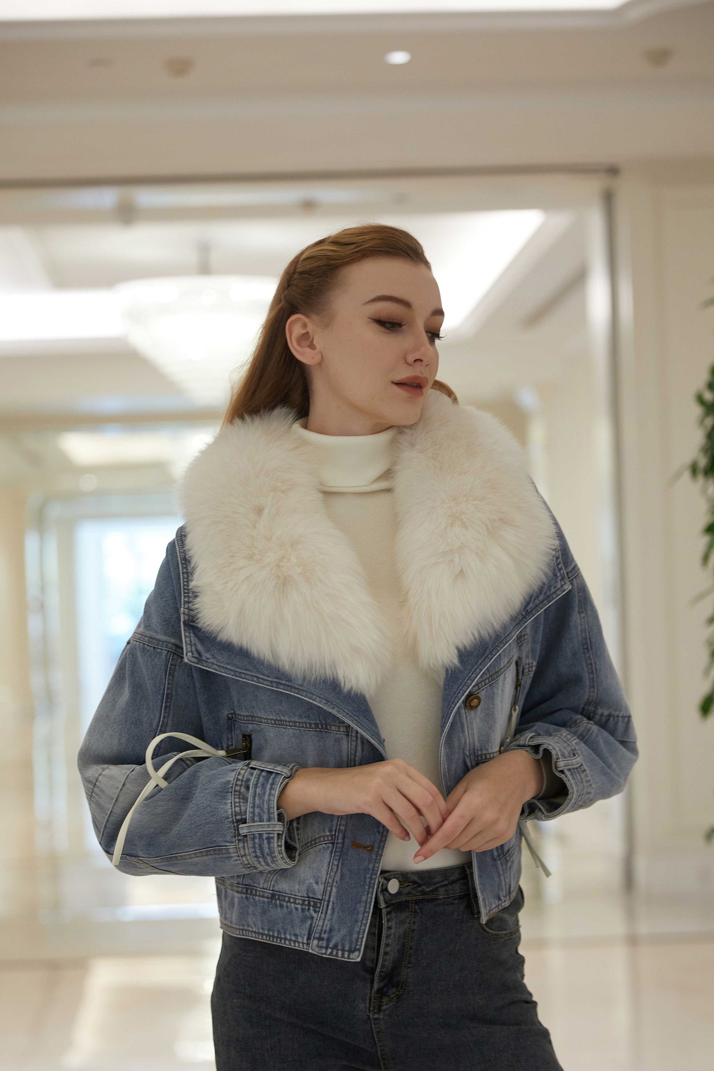 Giacca da donna in denim con ampio risvolto e piumino