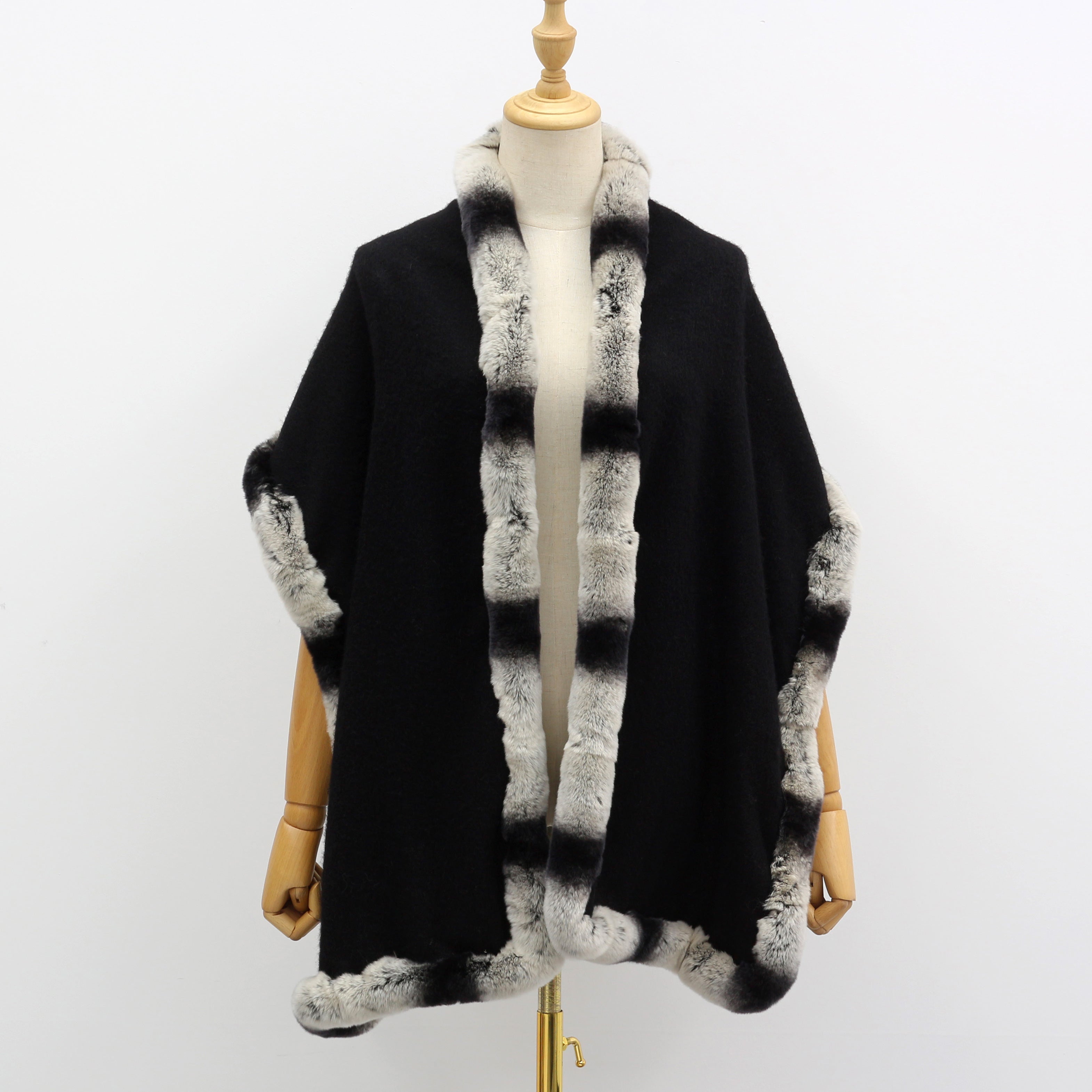 Women's  Knitted Shawl with Rabbit Fur Trim - Luxurious Winter Accessory