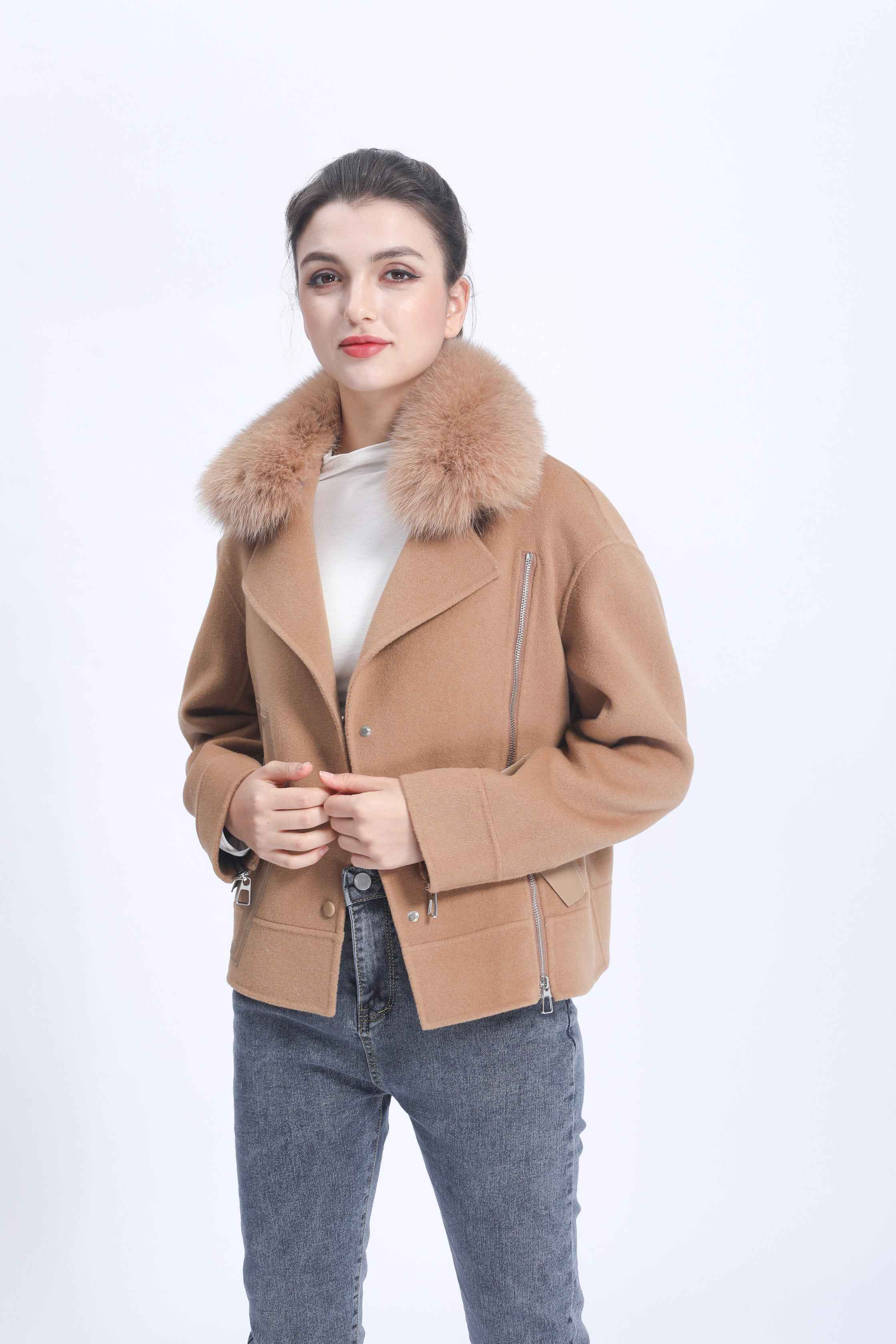 Short Cashmere Coat with Leather Trim Pockets and Zipper Cuff Design – Stylish Wool Jacket for Women