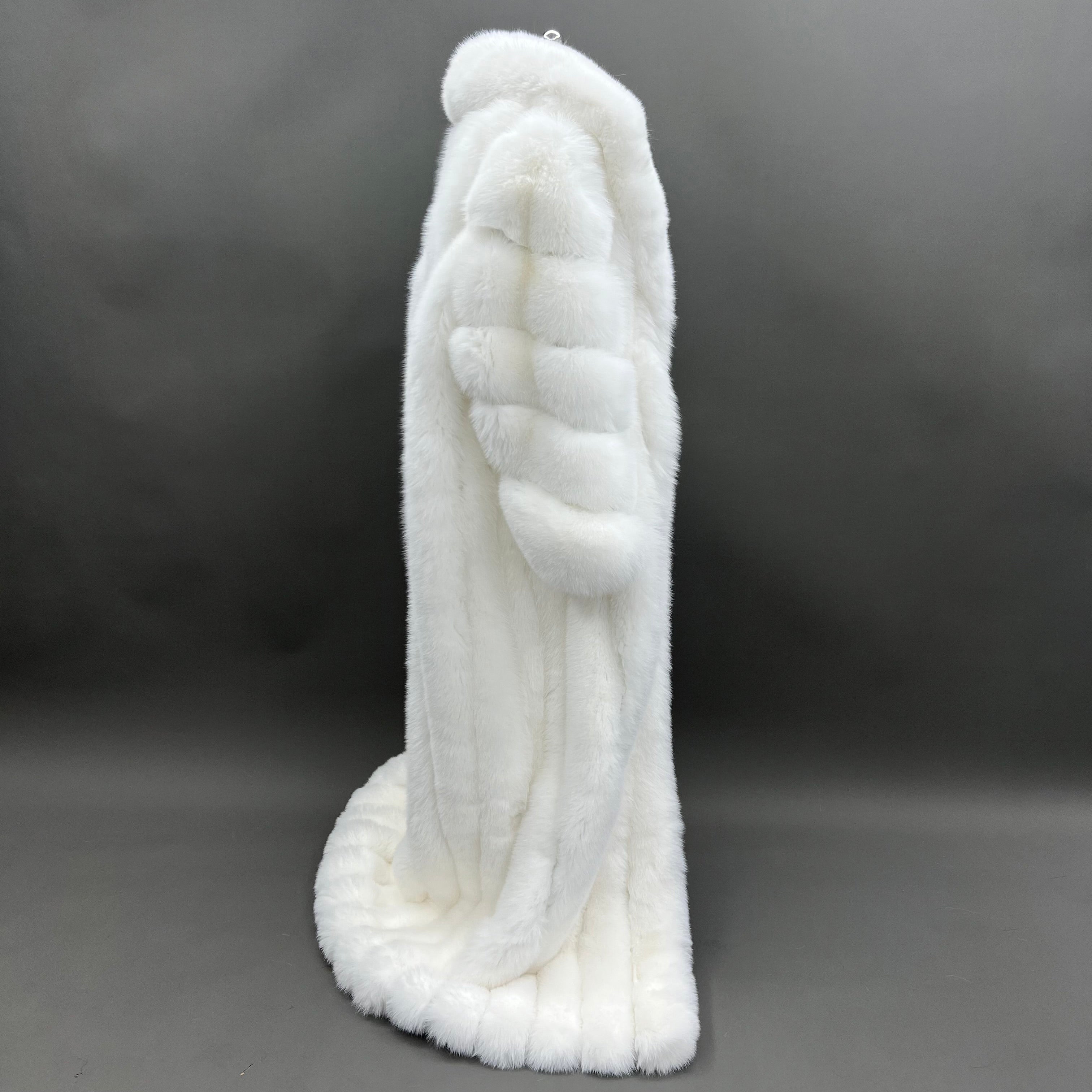 Women’s Extra Long Real Fox Fur Coat – Full-Length Luxury Fur Jacket with Wide Sleeves for Elegant Winter Fashion