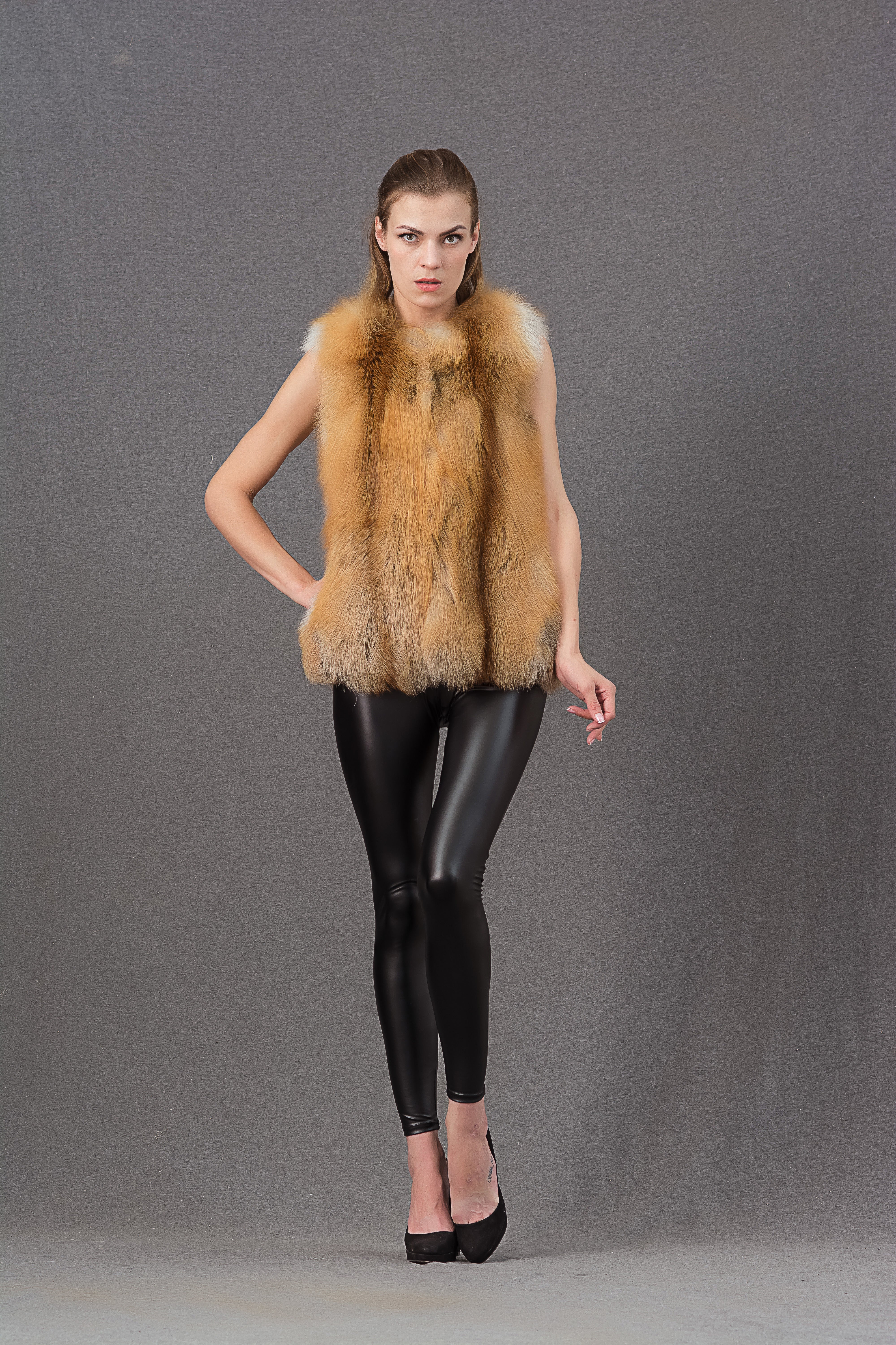 Janefur 2026 Factory Wholesale Women's Luxury Noble Short Whole-Pelt Real Fox Fur Vest #1 Red Fox