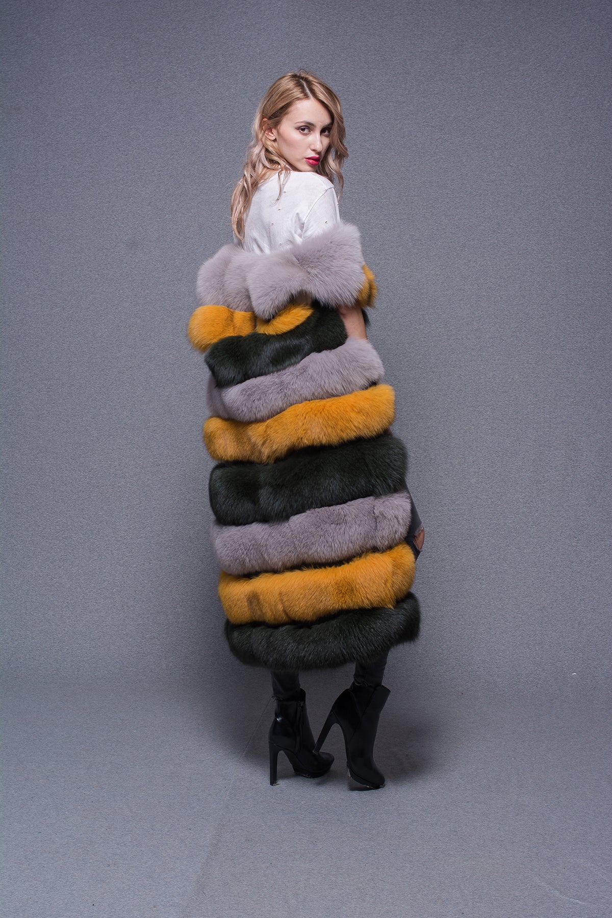 Janefur 2026 Wholesale Ladies' Durable Long Tri-Color Real Fox Fur Patchwork Vest With Detachable Hem