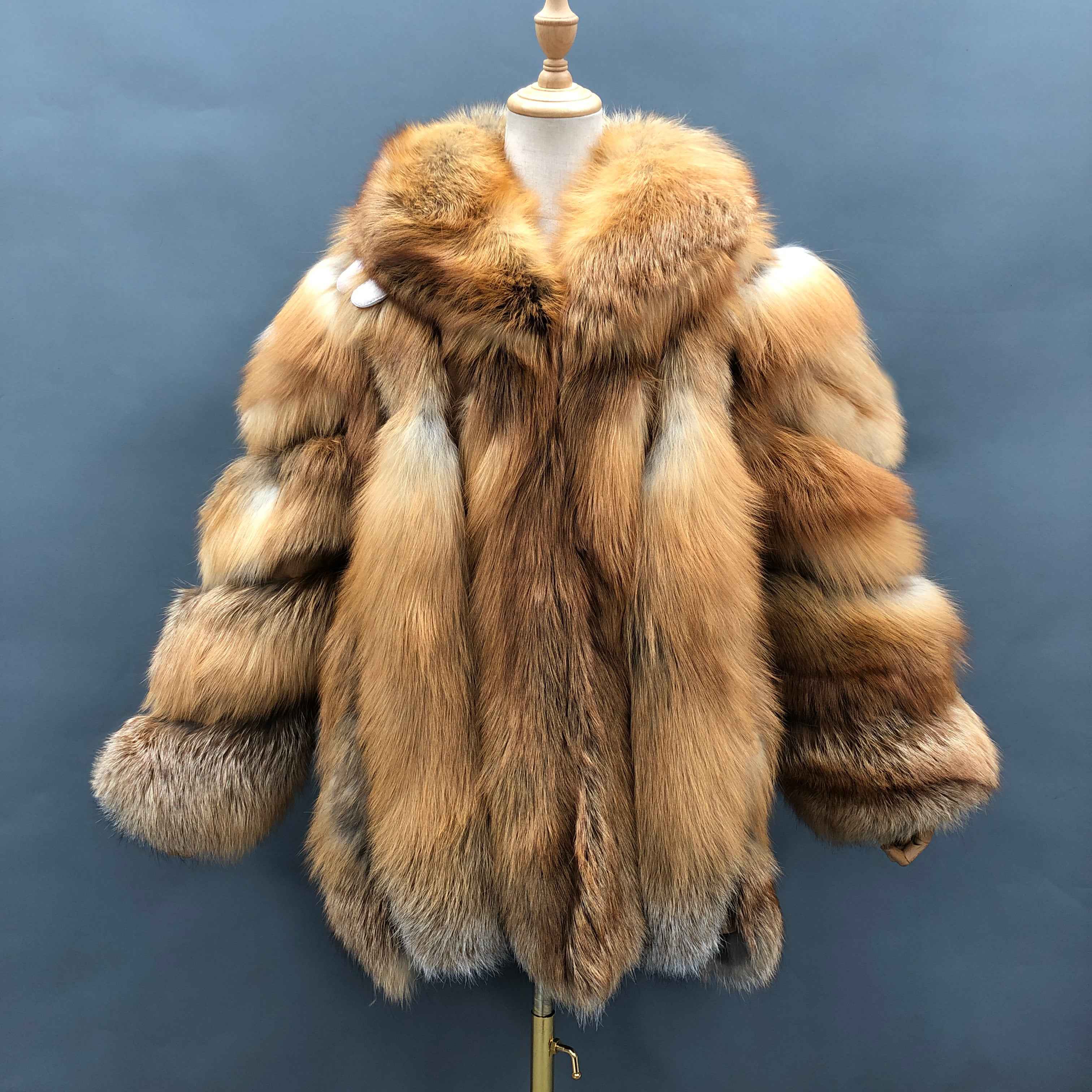 Luxury Natural Fox Fur Coat with Shawl Collar – Short Panelled Women’s Winter Fur Jacket