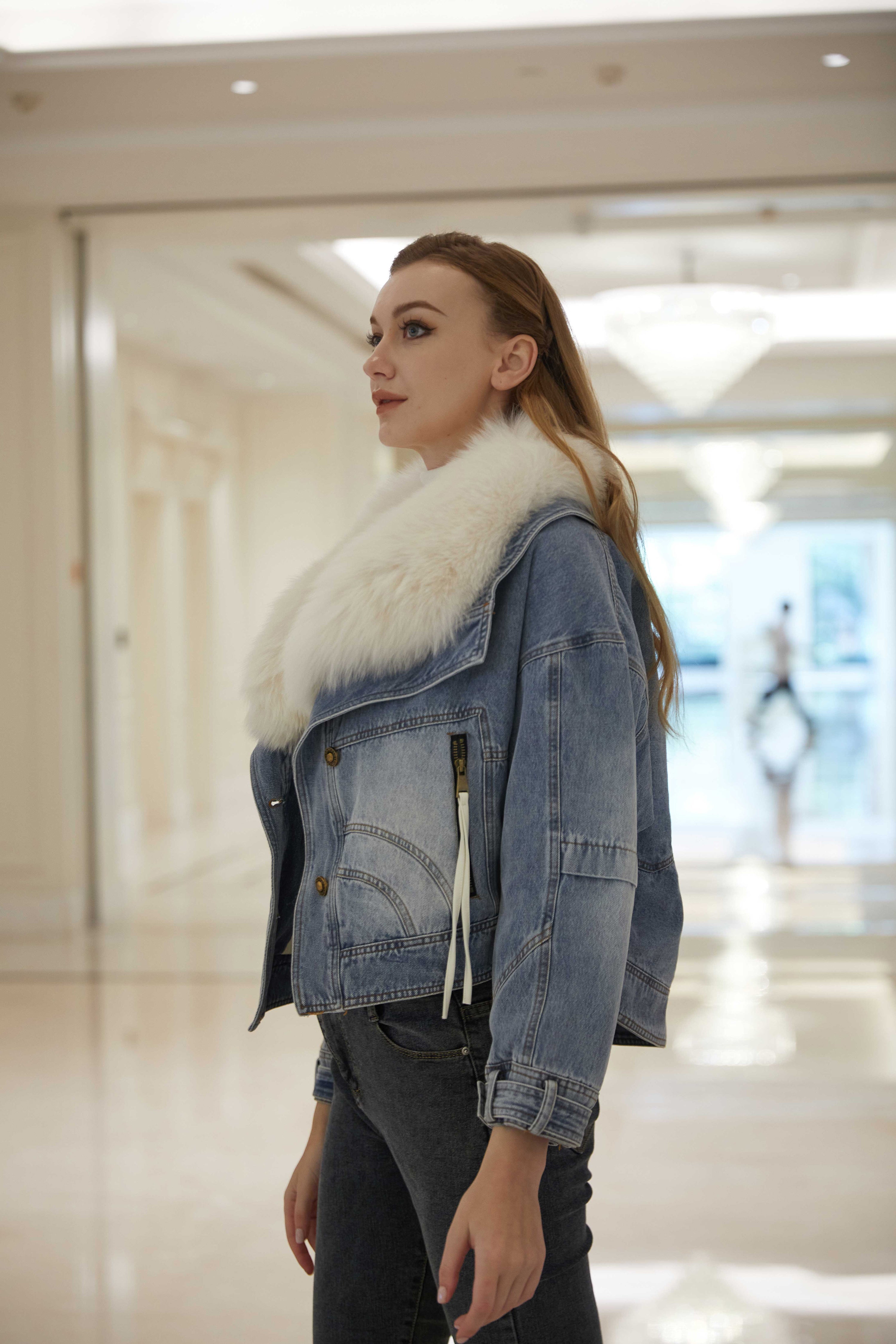 Giacca da donna in denim con ampio risvolto e piumino