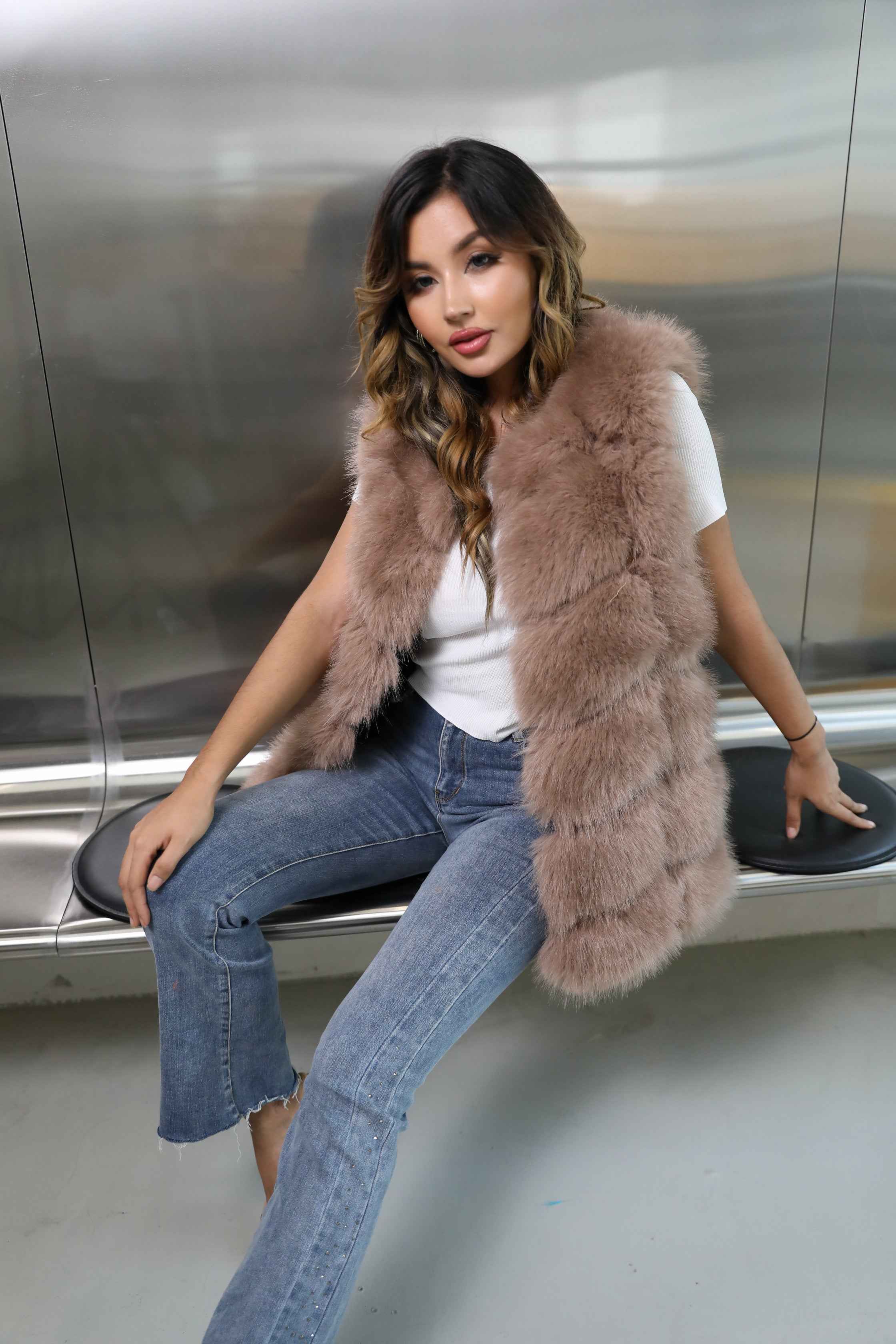 Women's 6-Panel Puffer Style Faux Fur Vest - Luxury Trendy Winter Essential Outerwear
