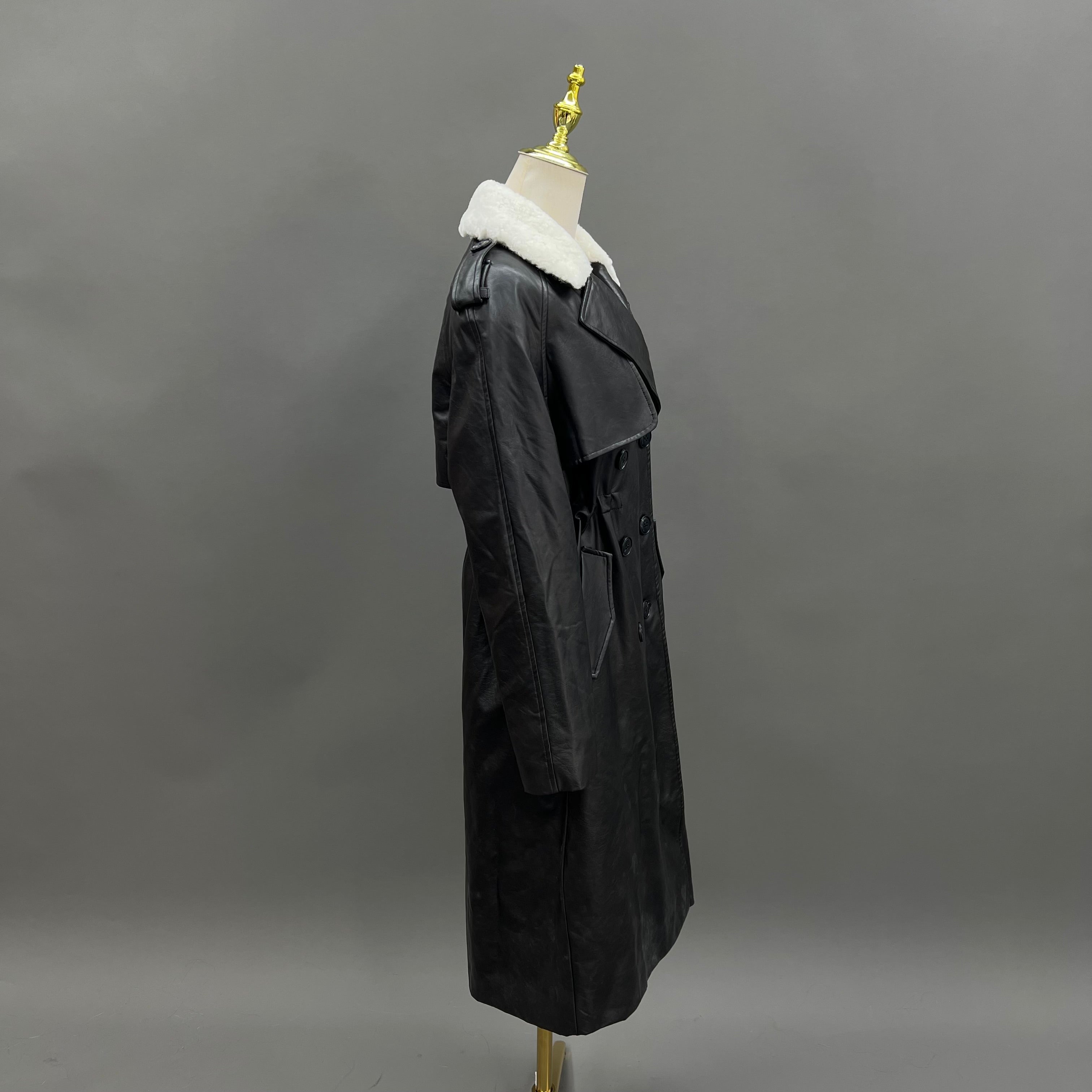 Women’s Long Black Leather Trench Coat with Shearling Collar – Double-Breasted Suit Lapel Winter Outerwear for Elegant Style