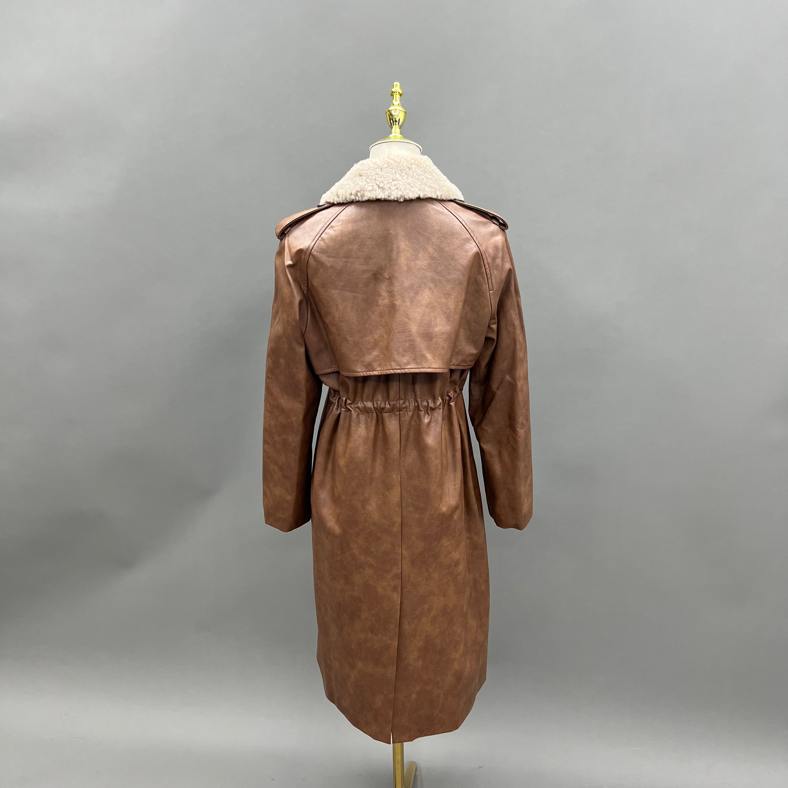 Women’s Long Black Leather Trench Coat with Shearling Collar – Double-Breasted Suit Lapel Winter Outerwear for Elegant Style