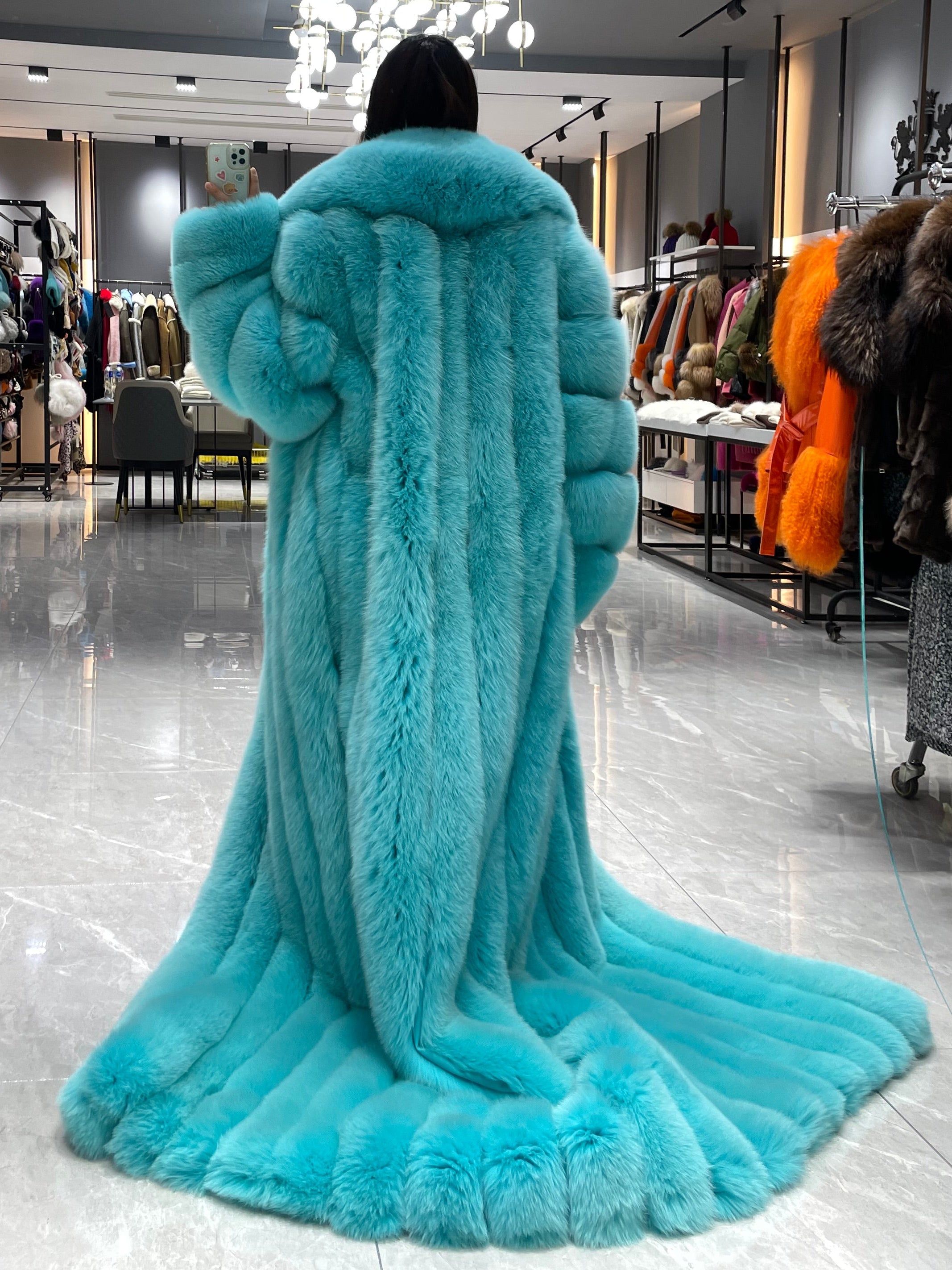 Women’s Extra Long Real Fox Fur Coat – Full-Length Luxury Fur Jacket with Wide Sleeves for Elegant Winter Fashion